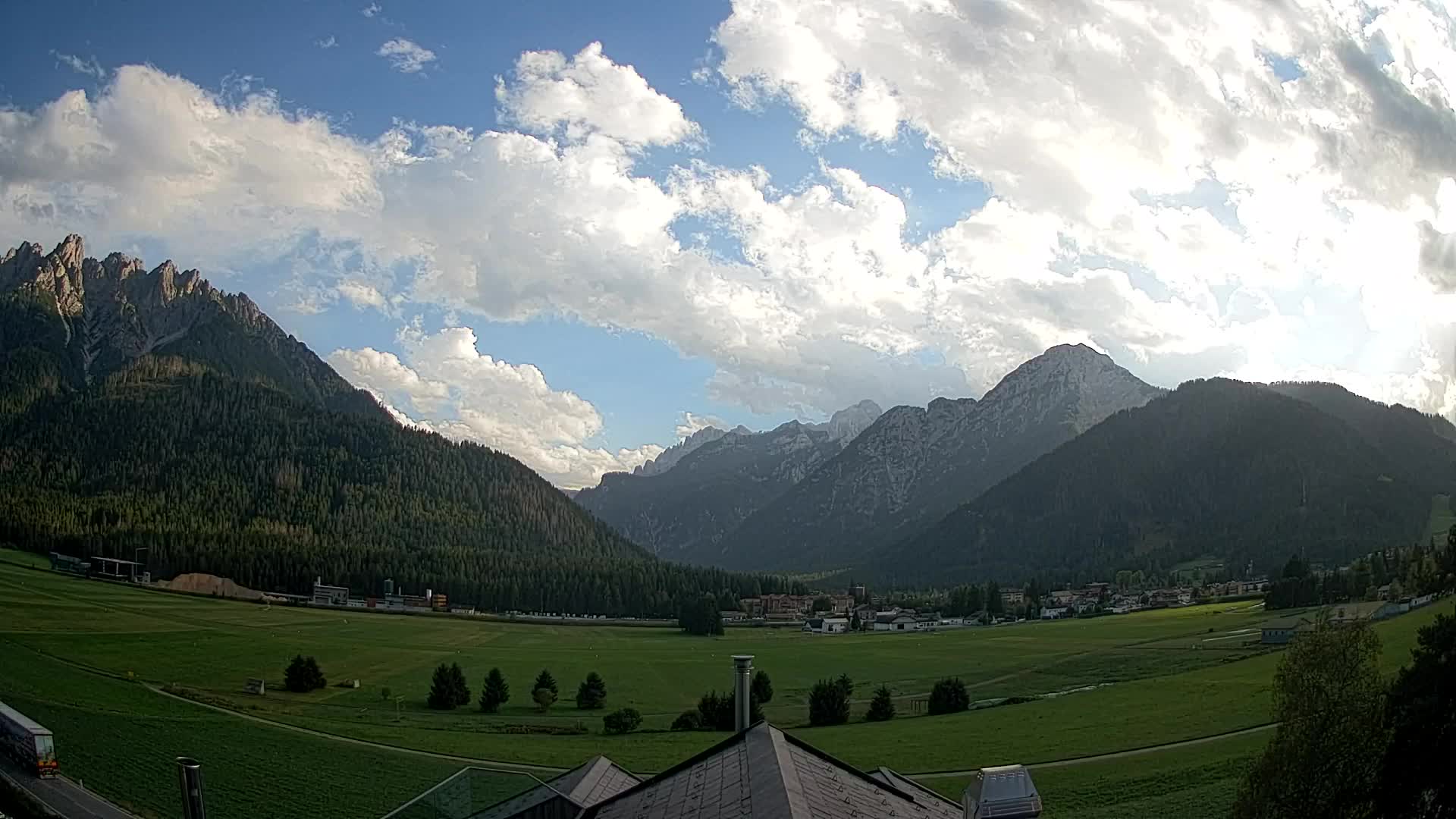 Webcam Toblach Dolomites – View from Hotel Rosengarten