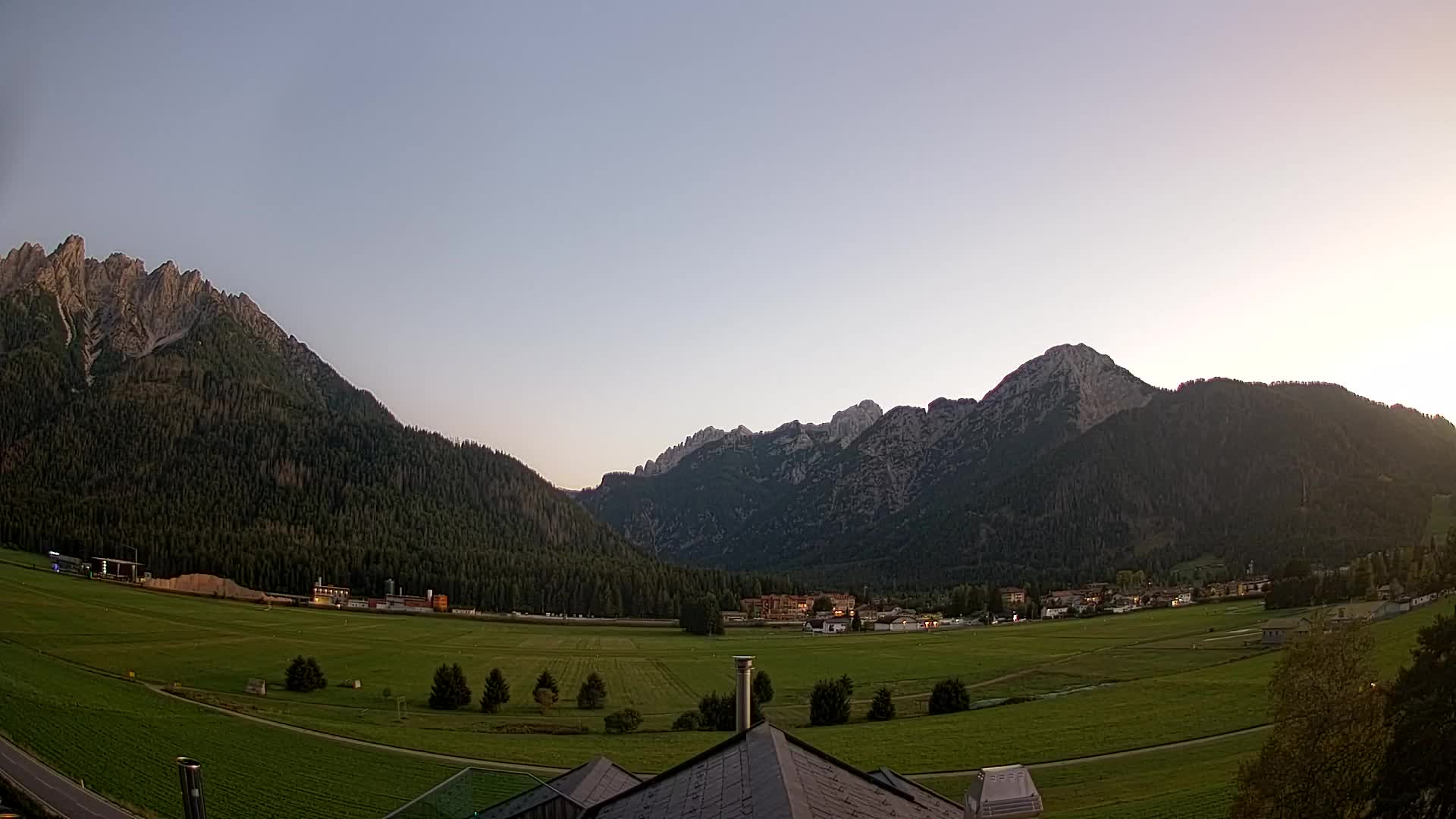 Web kamera Toblach Dolomiti – Pogled s Hotela Rosengarten