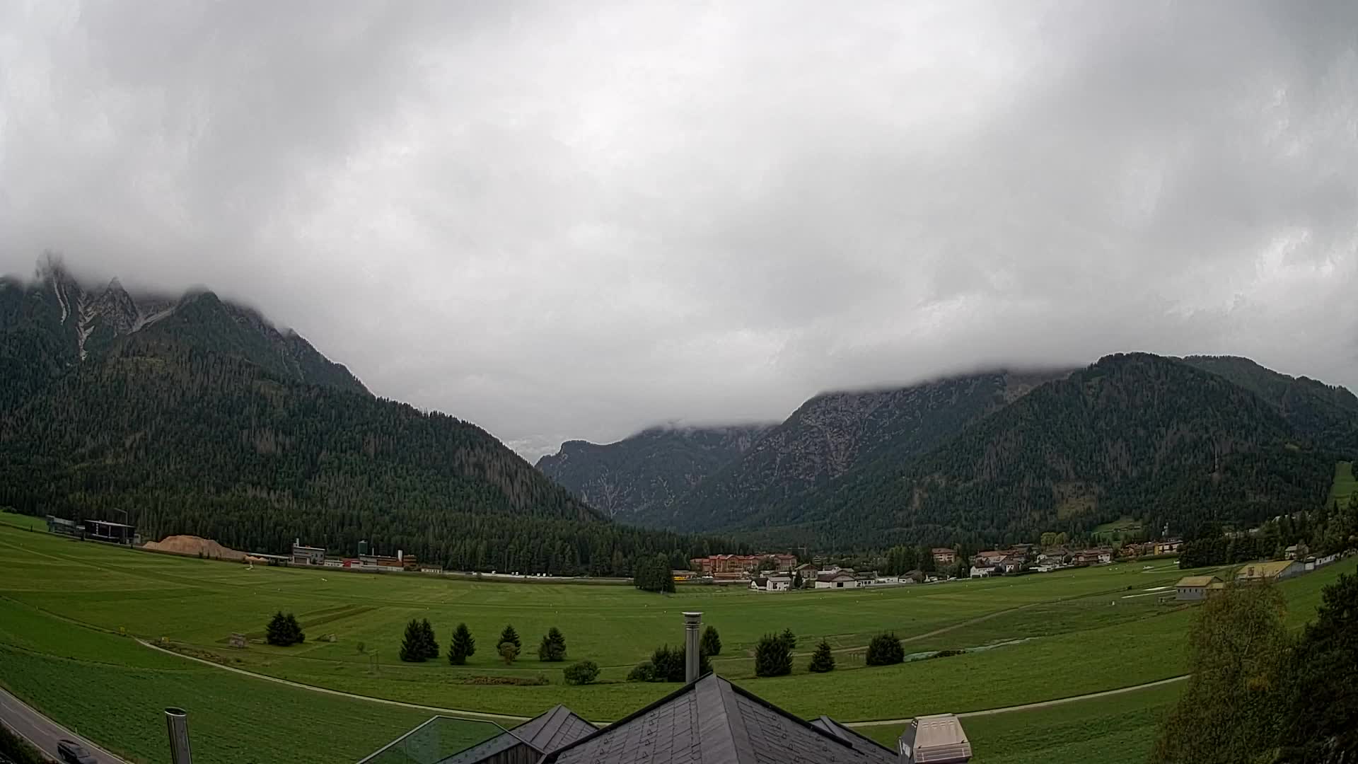 Web kamera Toblach Dolomiti – Pogled s Hotela Rosengarten