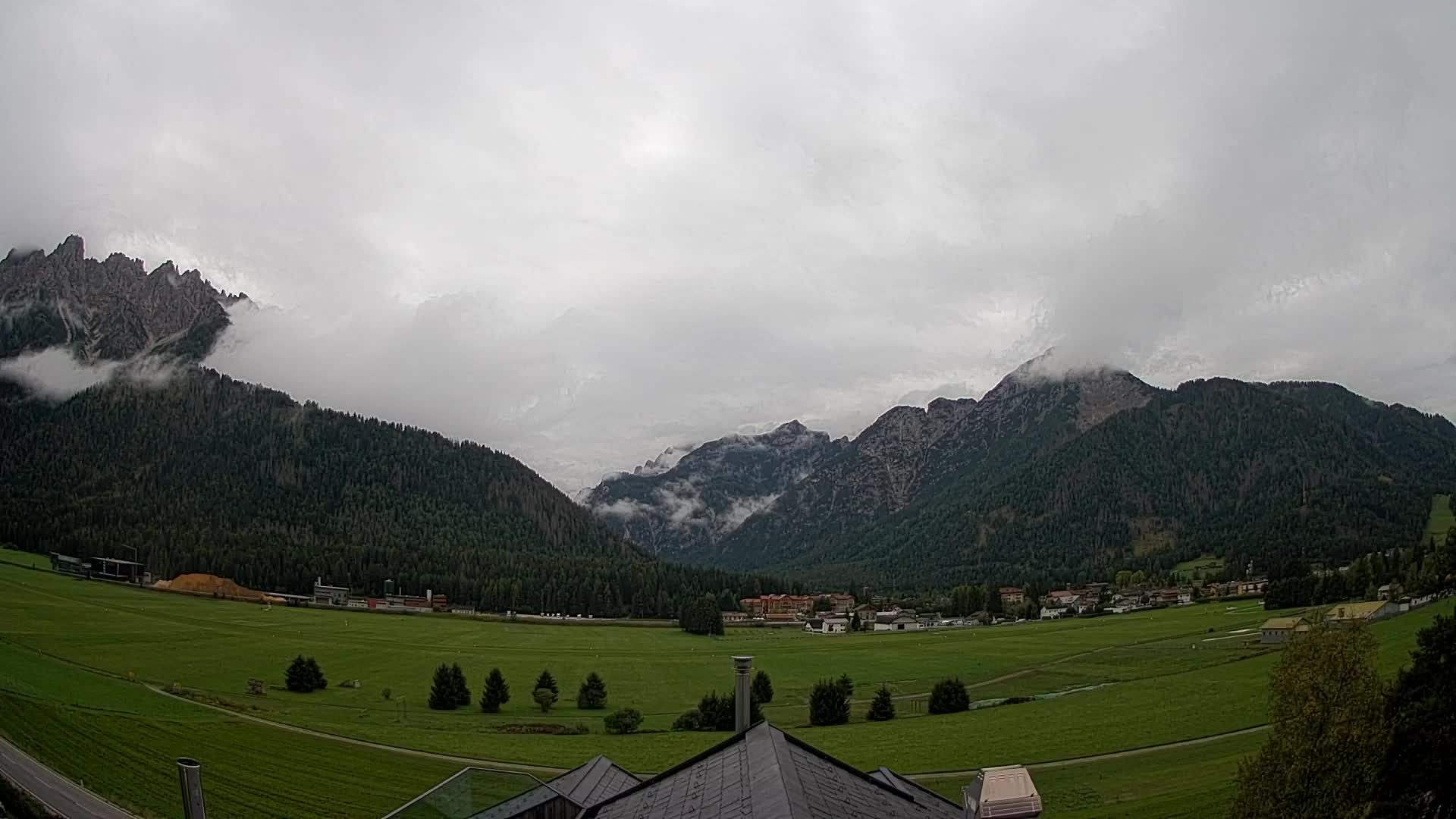 Web kamera Toblach Dolomiti – Pogled s Hotela Rosengarten