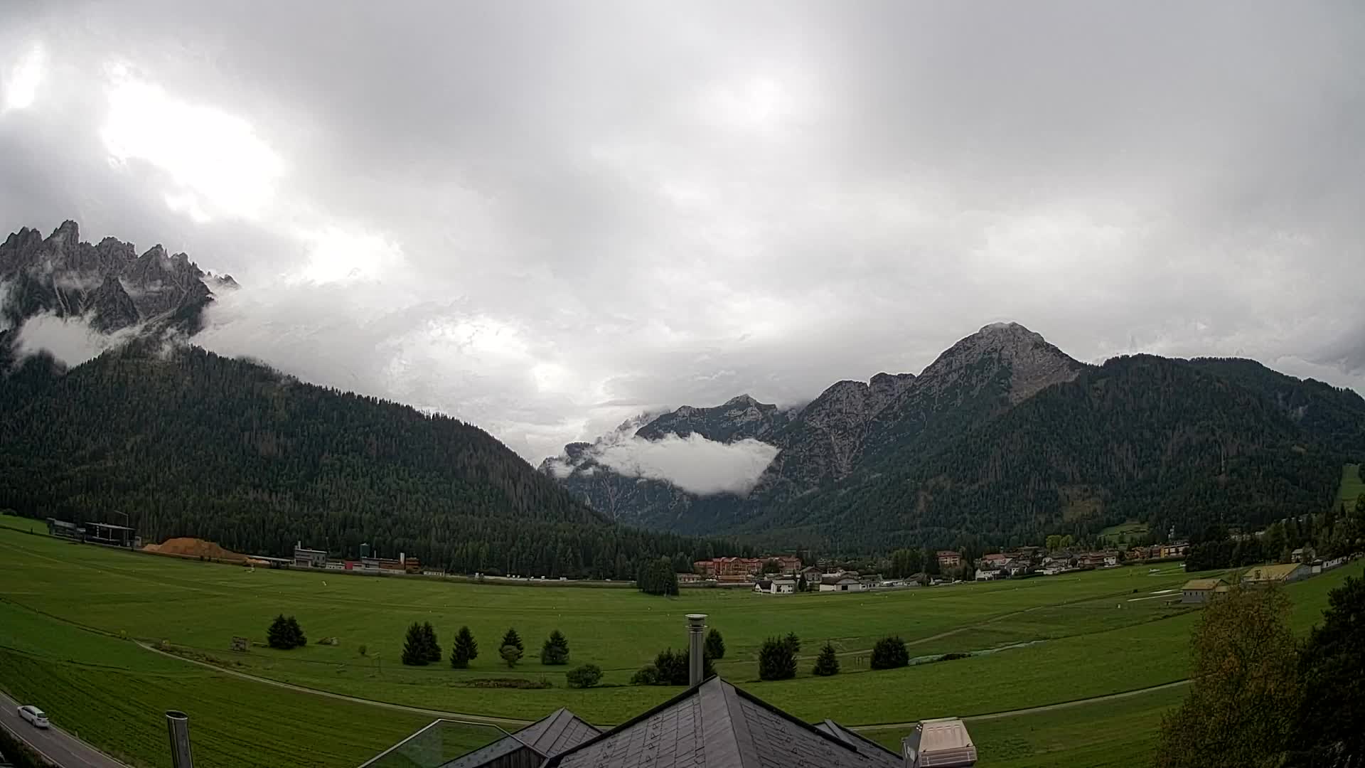 Spletna kamera Toblach Dolomiti – Pogled iz hotela Rosengarten