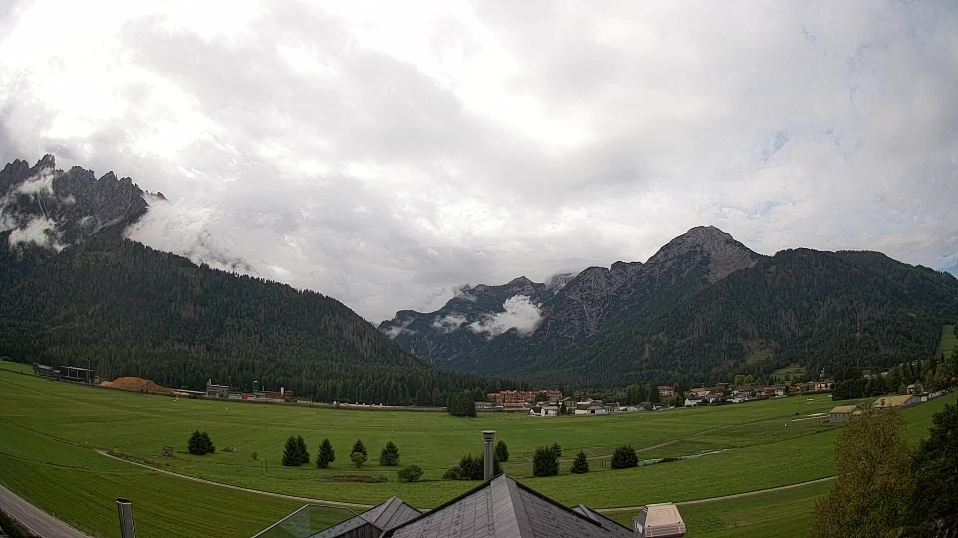 Web kamera Toblach Dolomiti – Pogled s Hotela Rosengarten