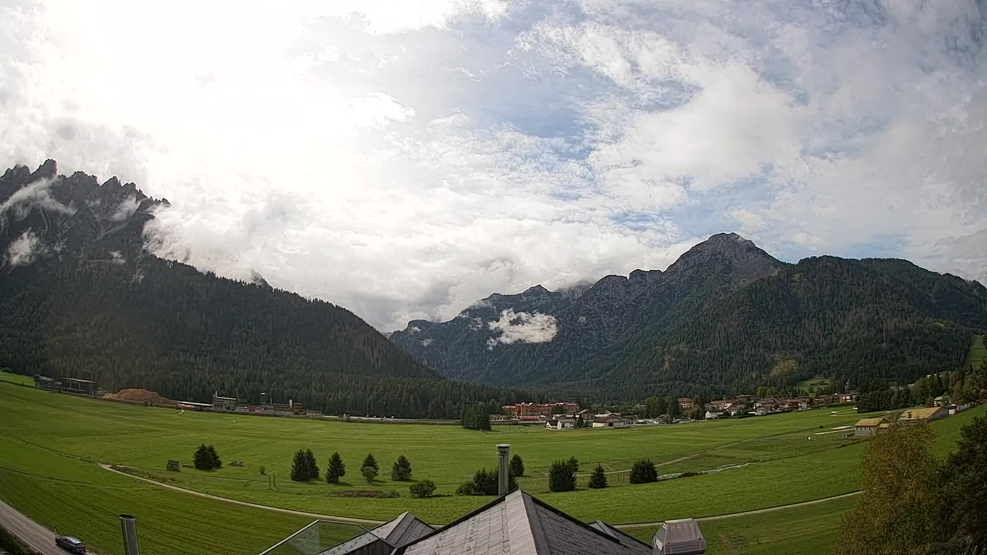 Webcam Toblach Dolomites – View from Hotel Rosengarten