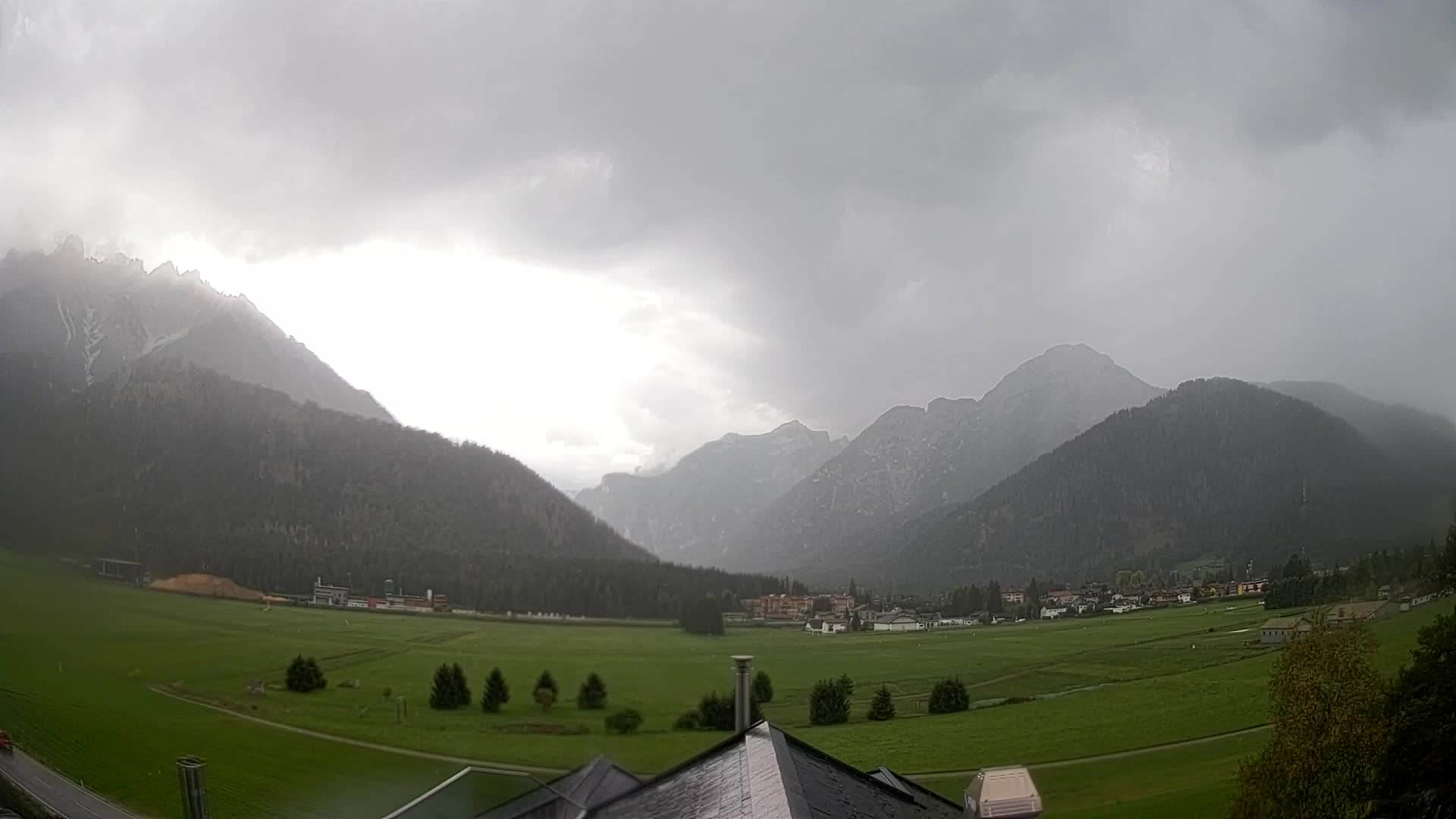 Web kamera Toblach Dolomiti – Pogled s Hotela Rosengarten