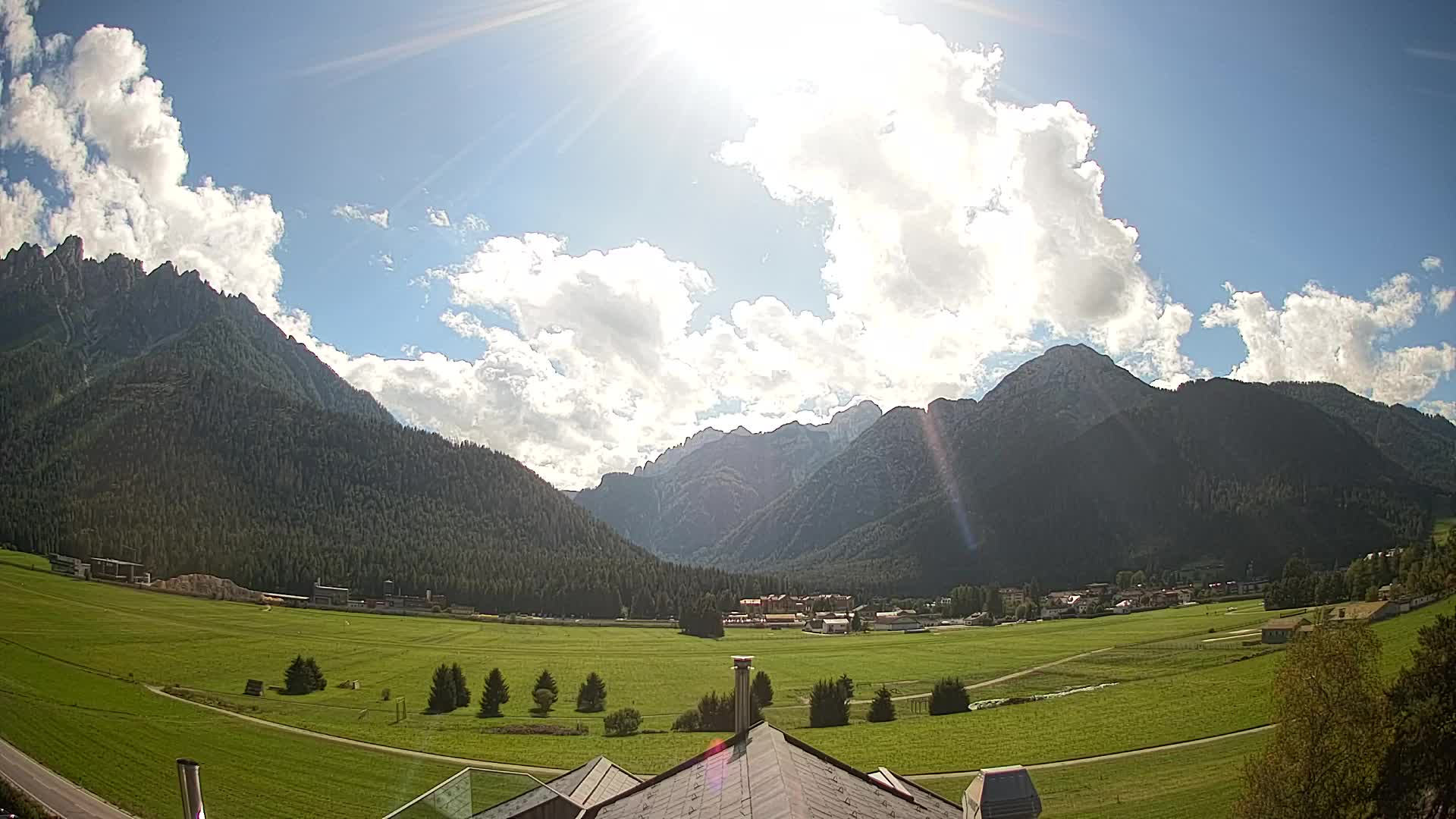 Web kamera Toblach Dolomiti – Pogled s Hotela Rosengarten