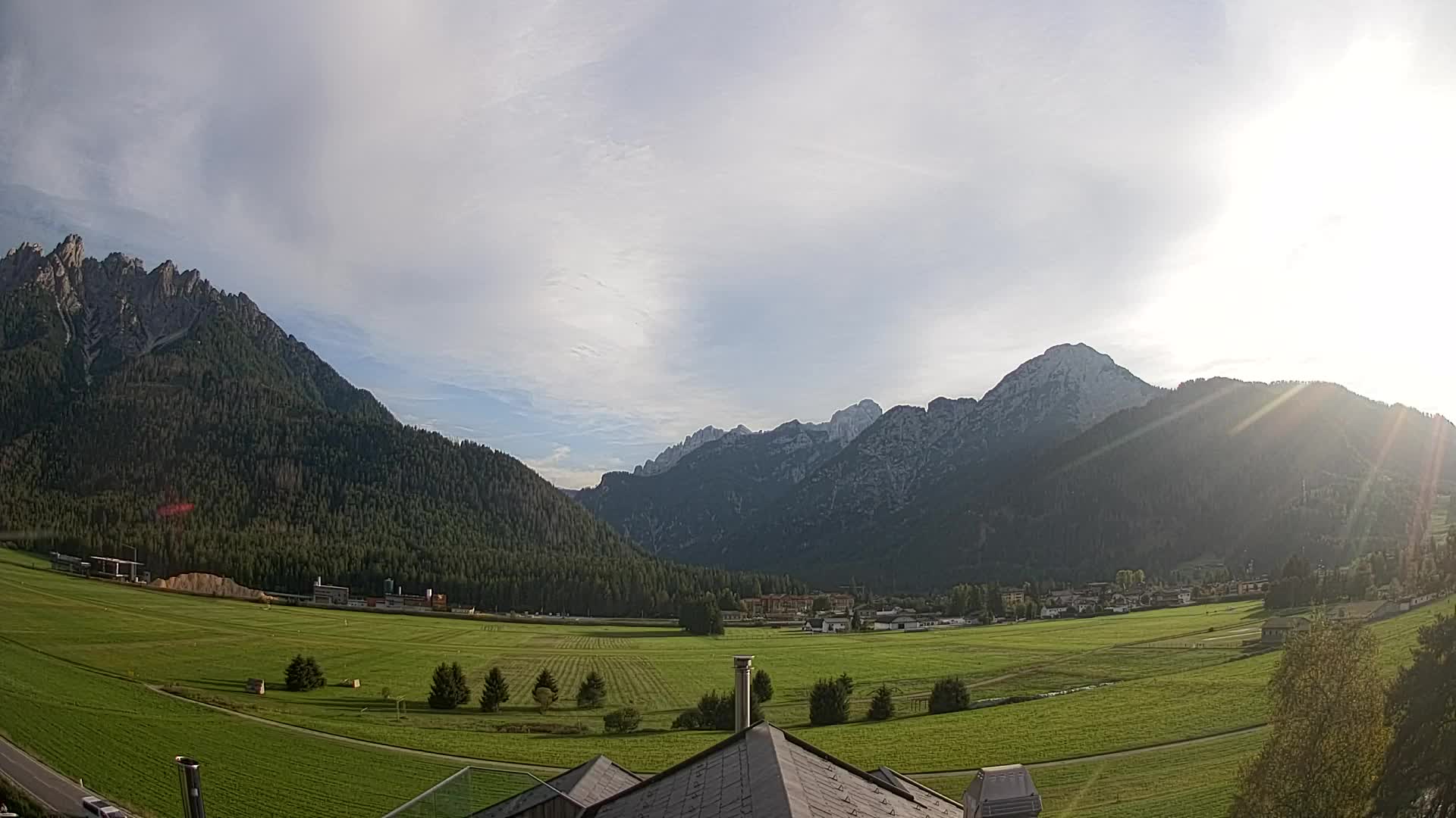 Web kamera Toblach Dolomiti – Pogled s Hotela Rosengarten