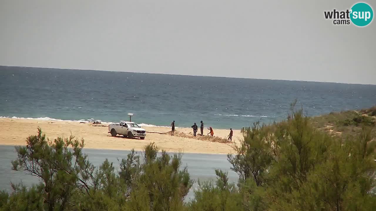 Spletna kamera Chia – Pogled v živo na plažo Su Giudeu