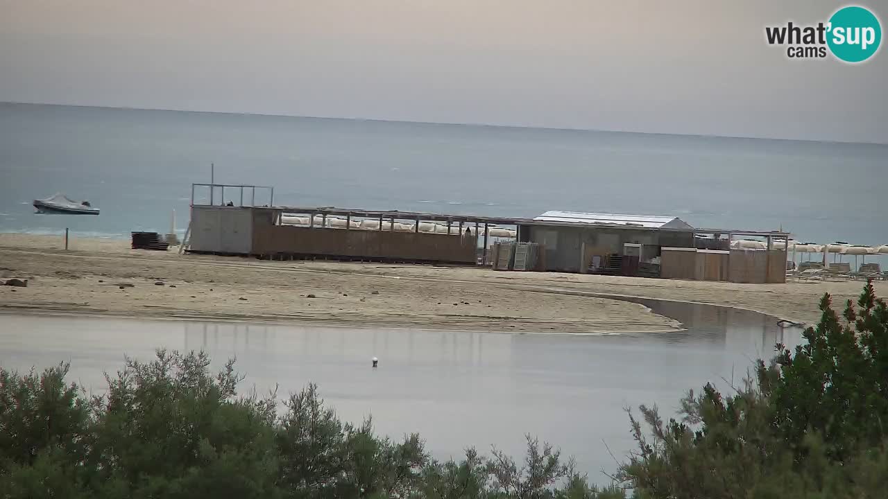 Spletna kamera Chia – Pogled v živo na plažo Su Giudeu