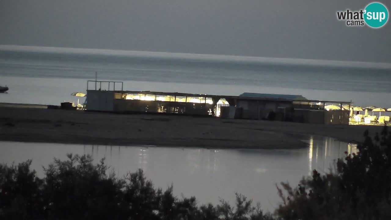 Spletna kamera Chia – Pogled v živo na plažo Su Giudeu