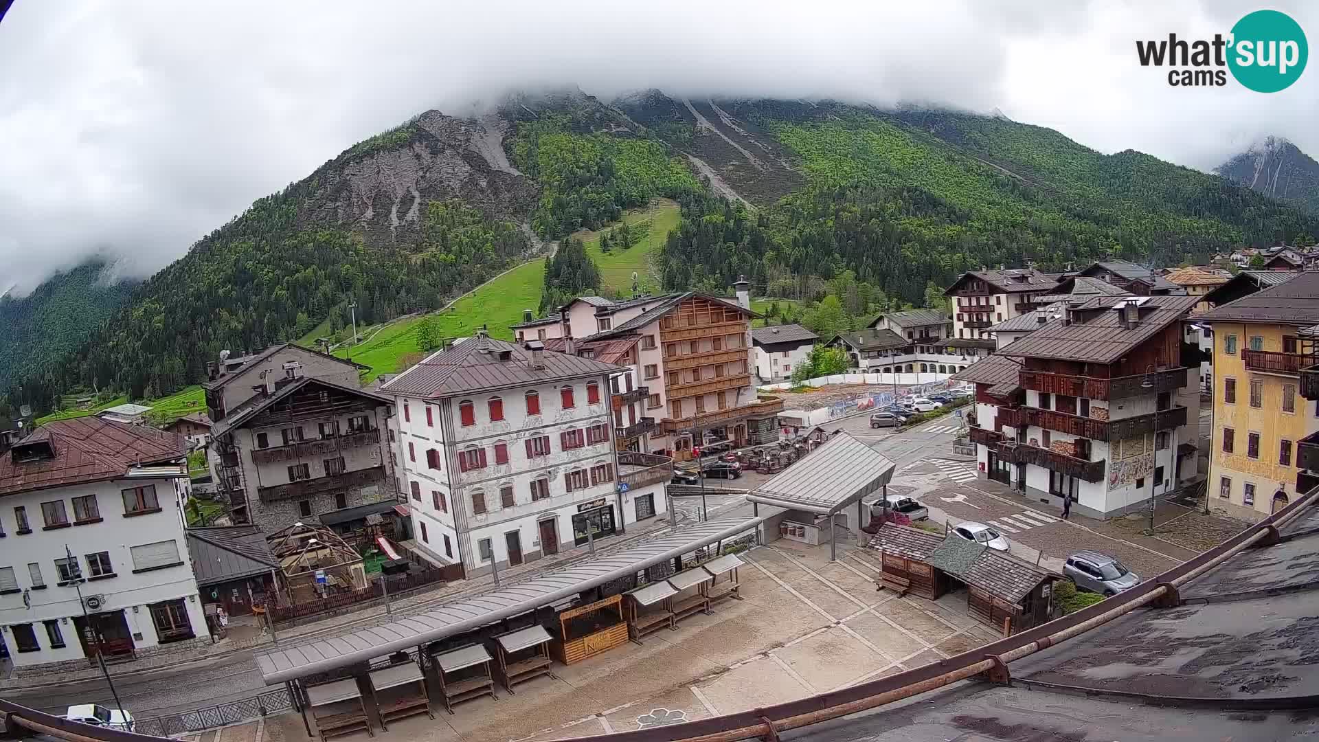 Piazza centrale di Forni di Sopra