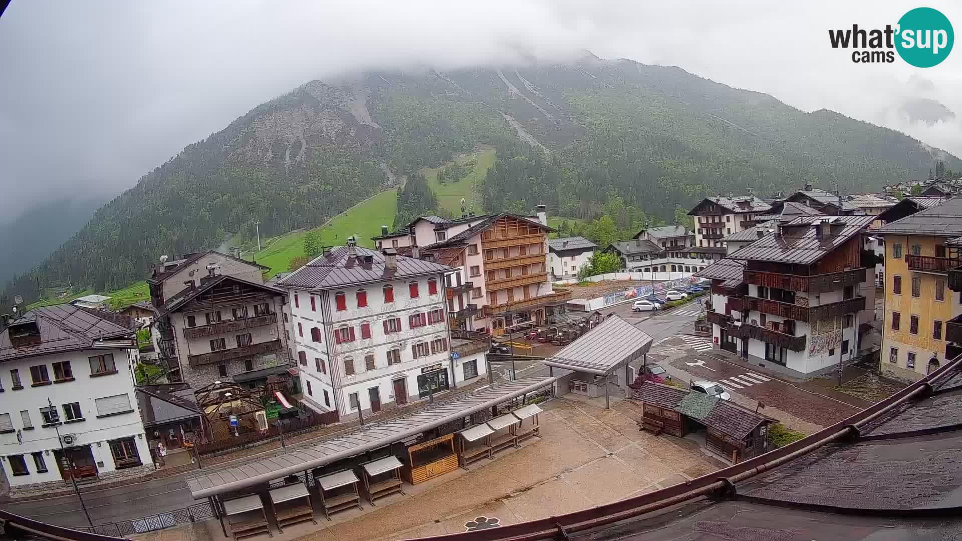 Plaza principal de Forni di Sopra