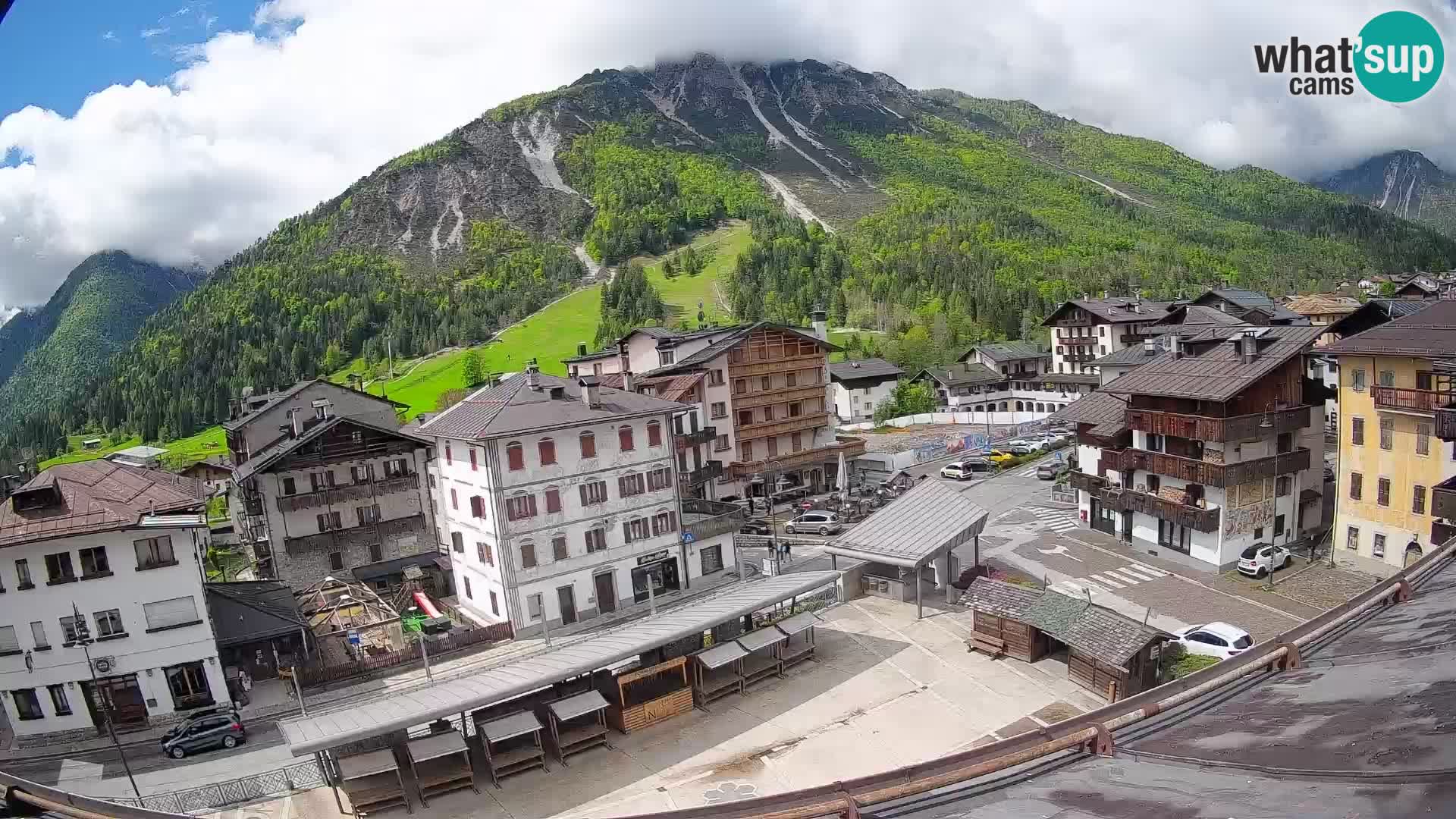 Piazza centrale di Forni di Sopra