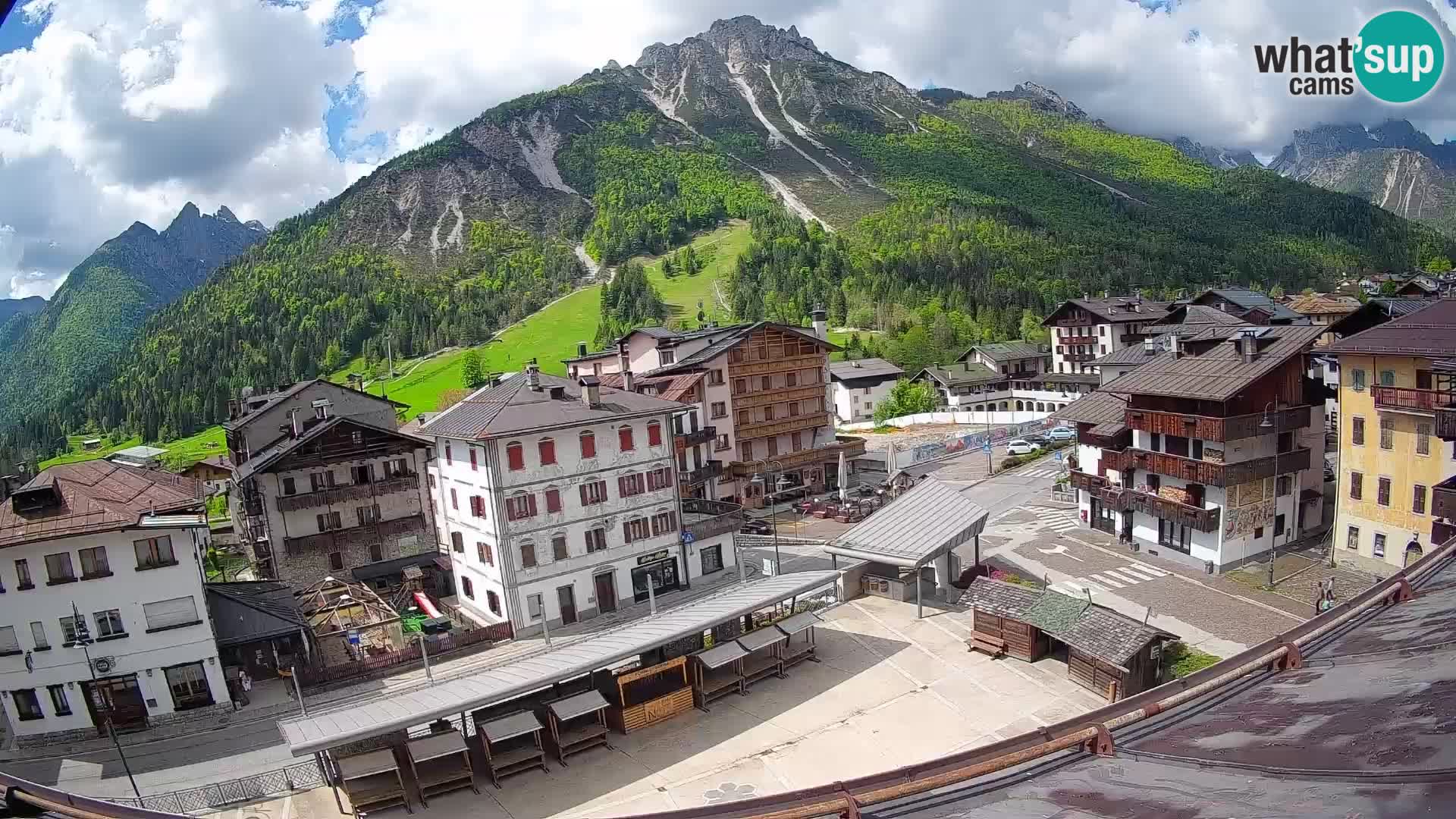 Plaza principal de Forni di Sopra