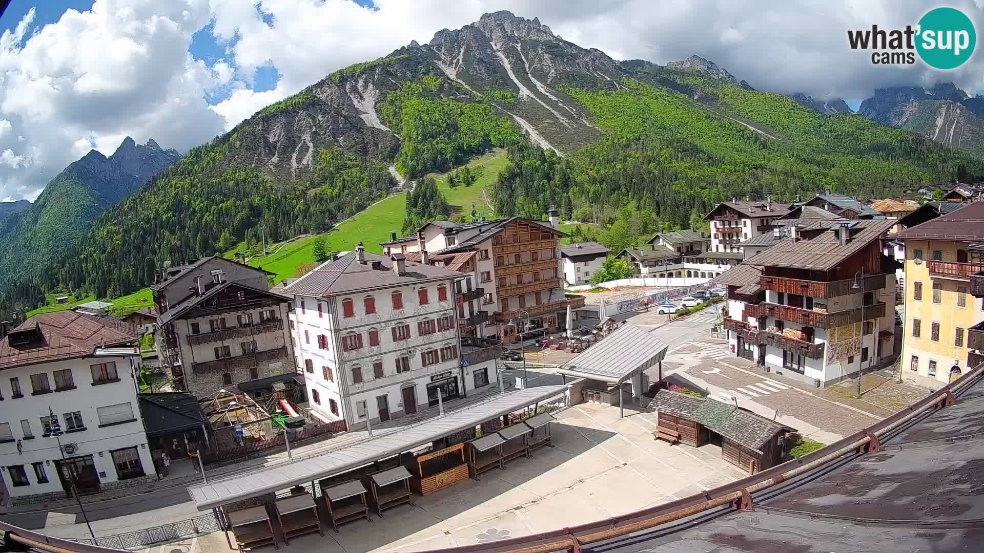 Piazza centrale di Forni di Sopra