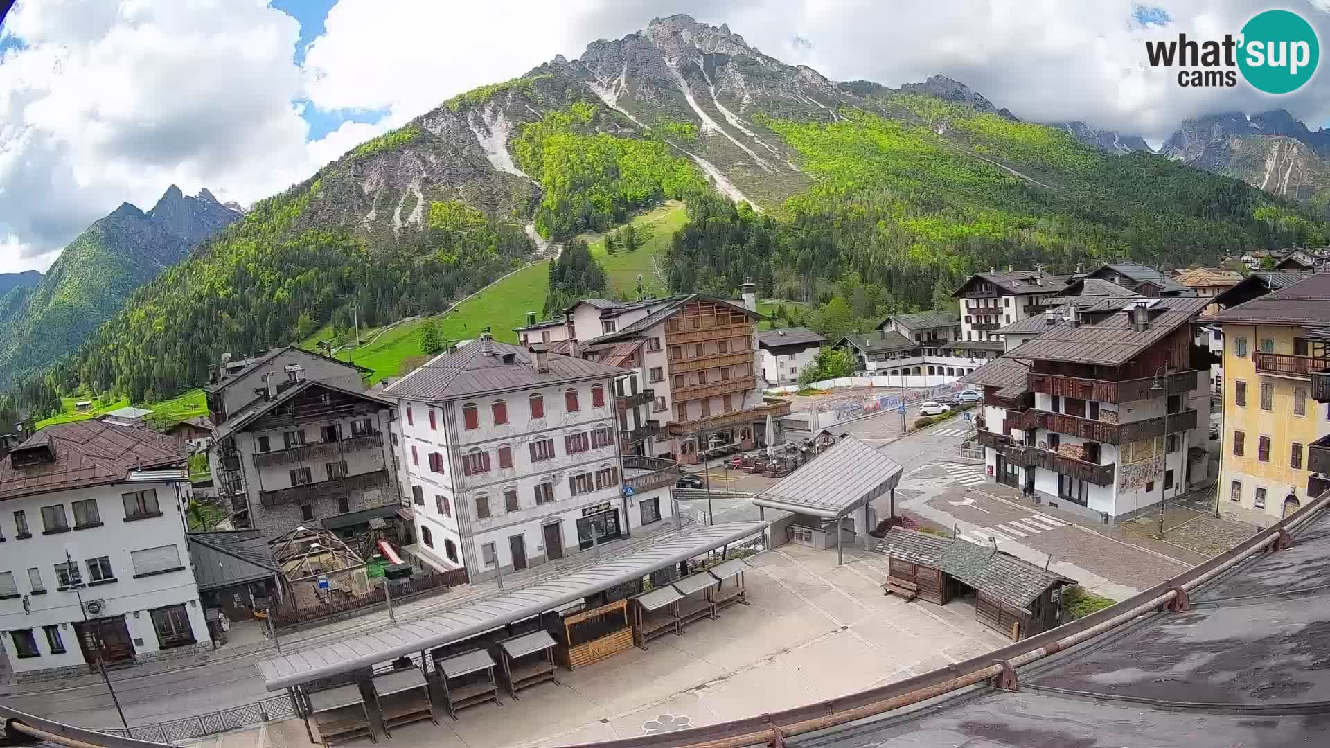 Piazza centrale di Forni di Sopra