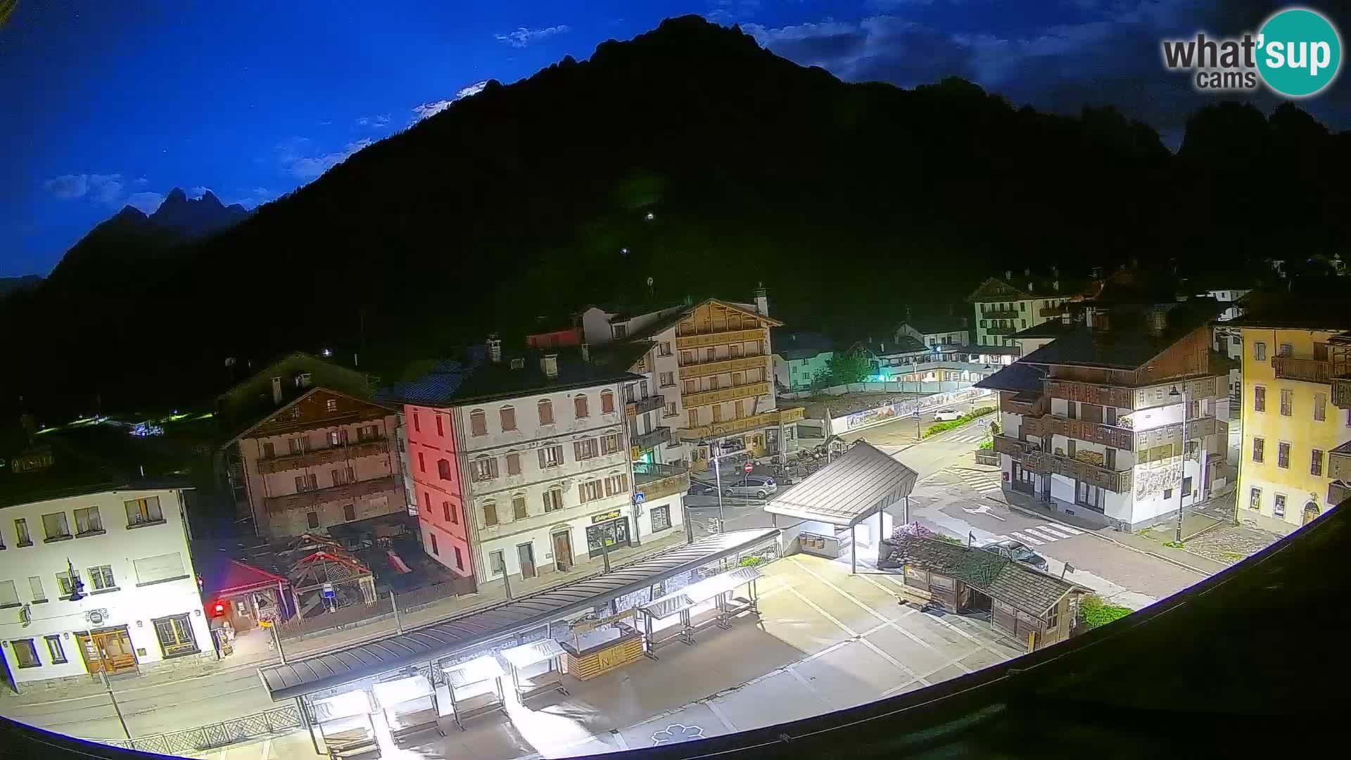 Piazza centrale di Forni di Sopra