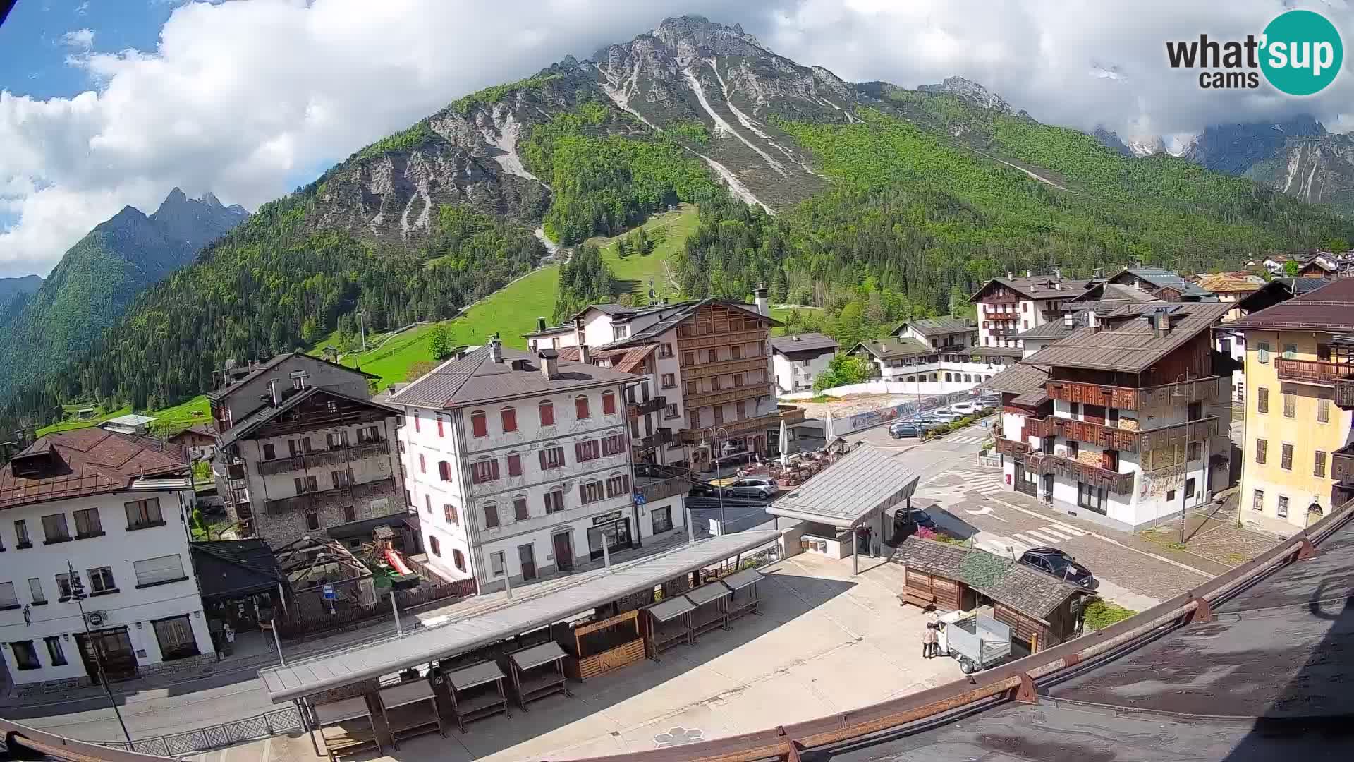 Plaza principal de Forni di Sopra