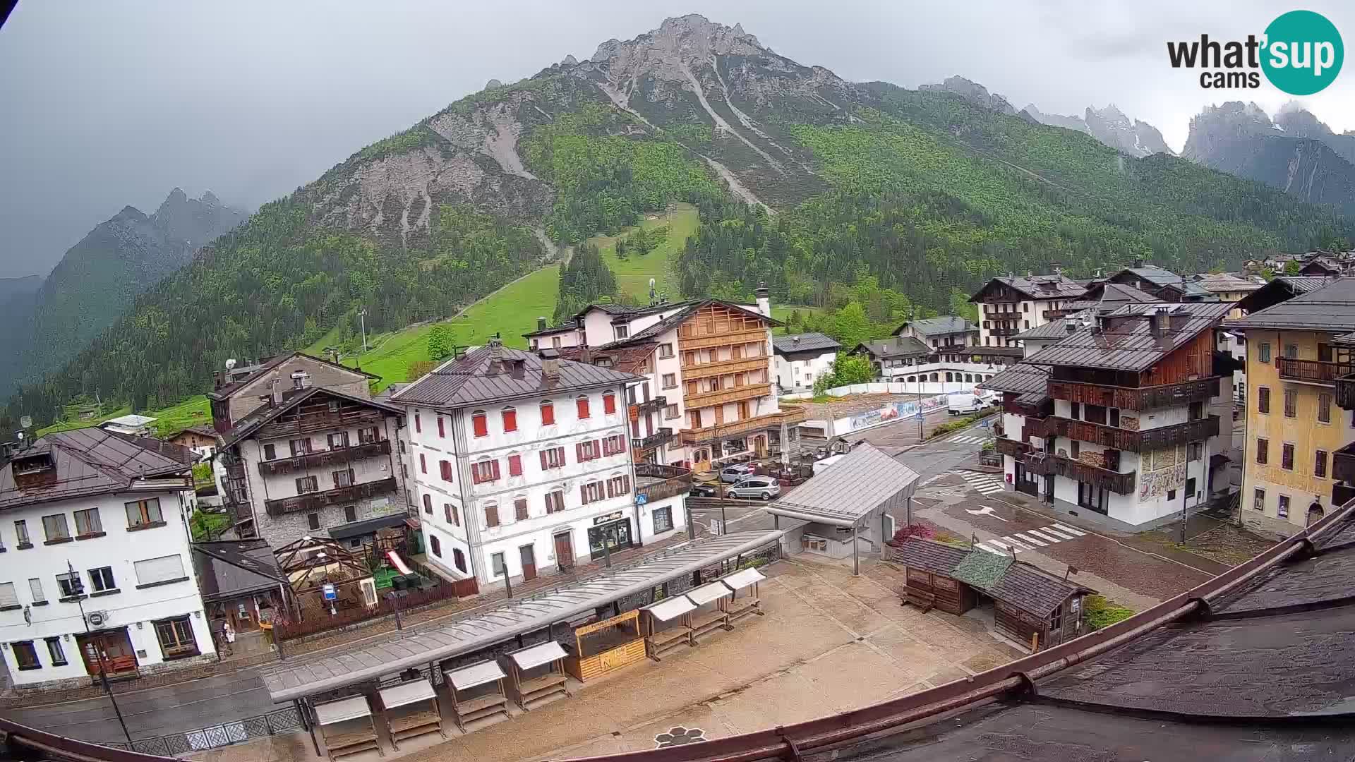 Piazza centrale di Forni di Sopra