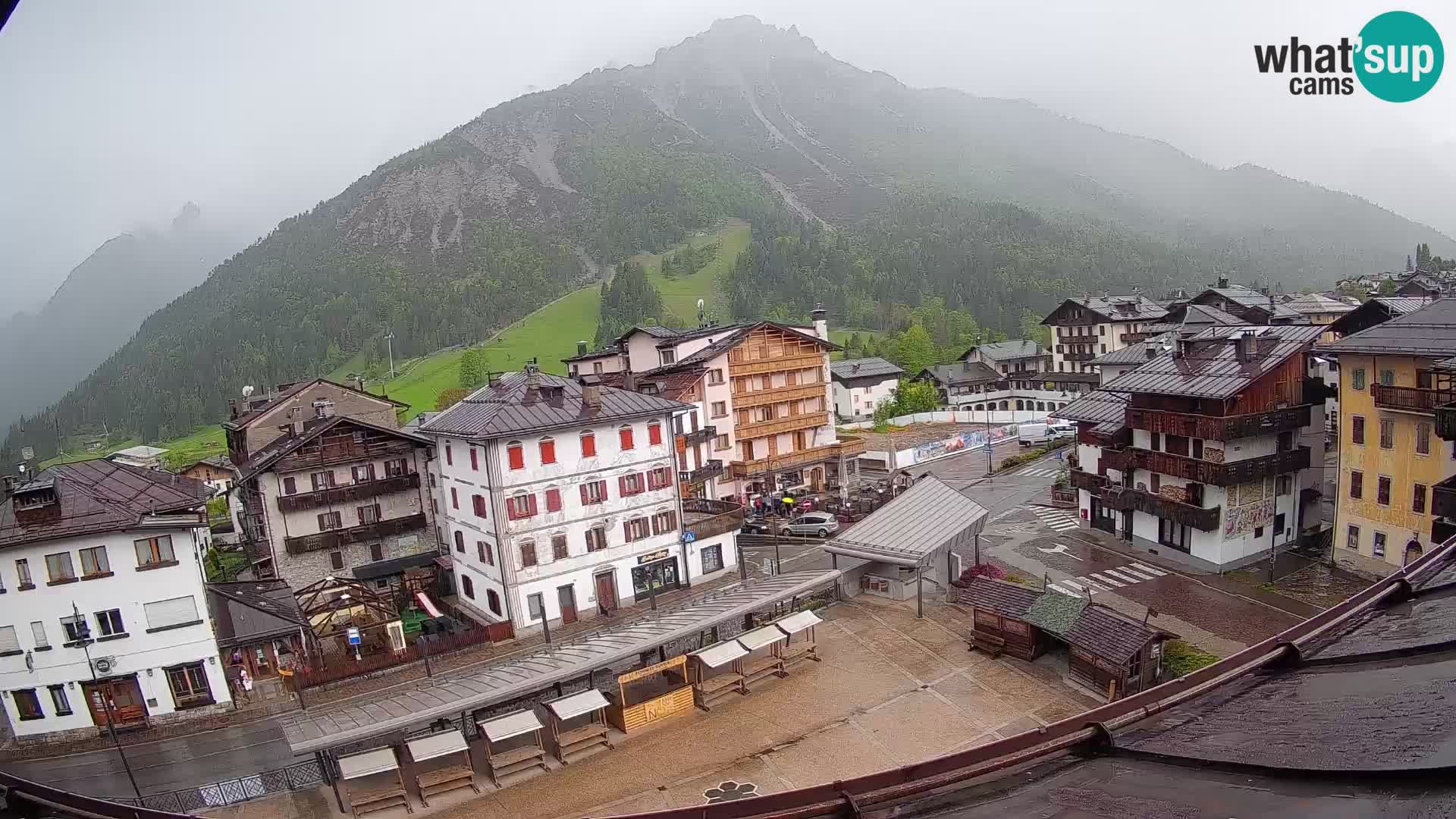 Piazza centrale di Forni di Sopra