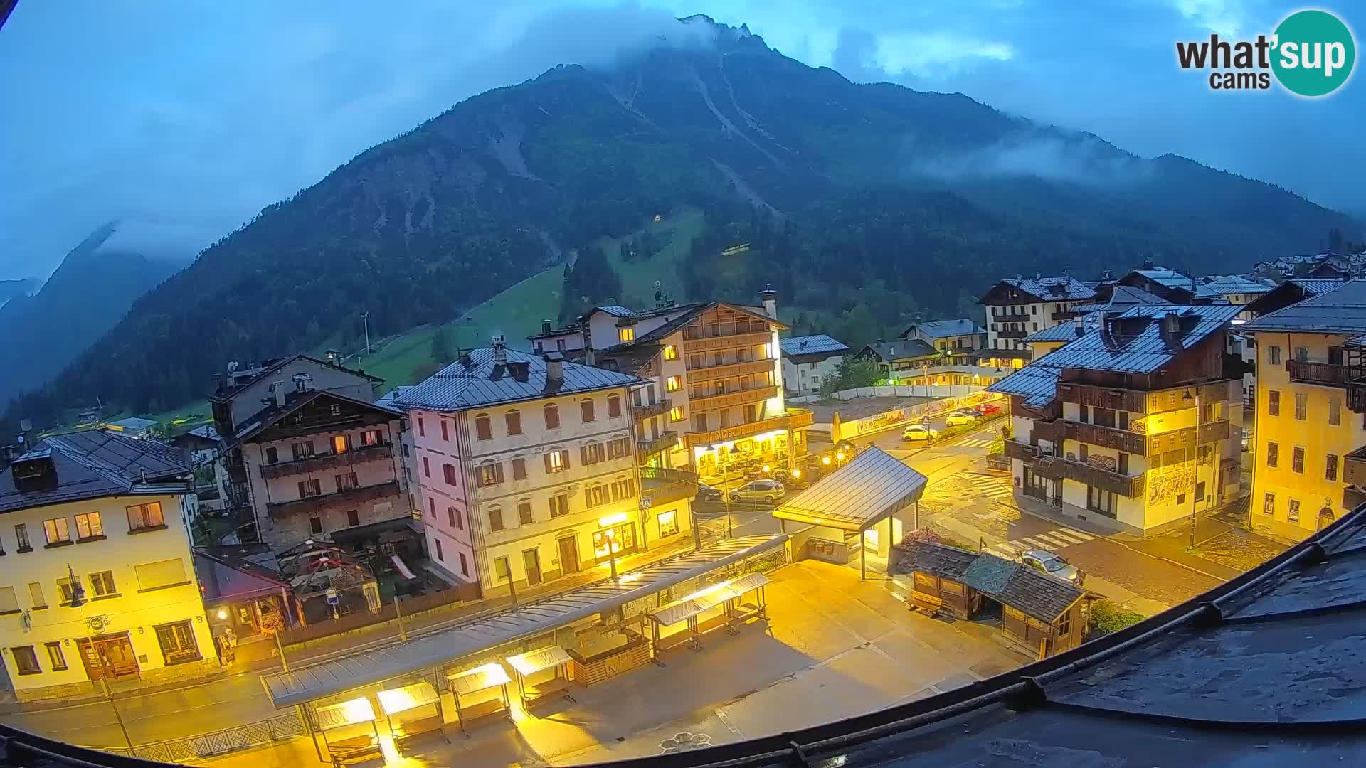 Piazza centrale di Forni di Sopra
