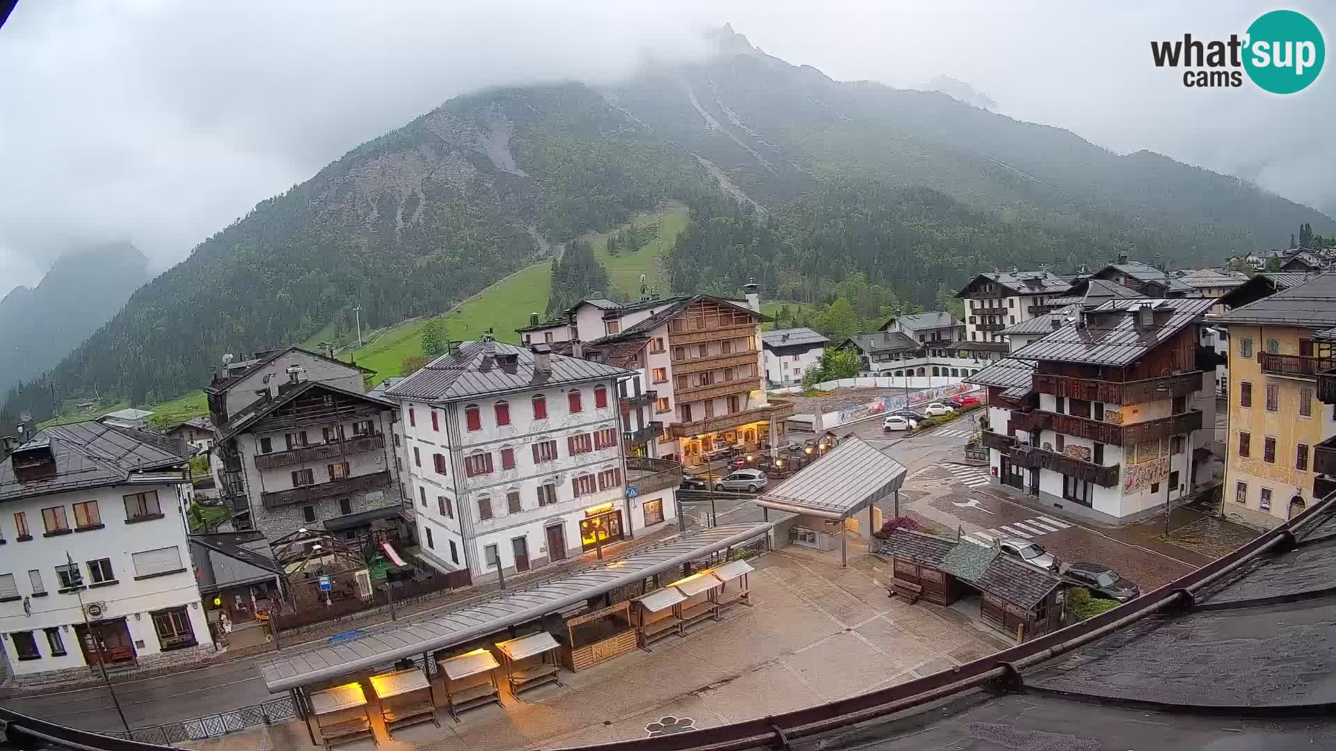 Plaza principal de Forni di Sopra