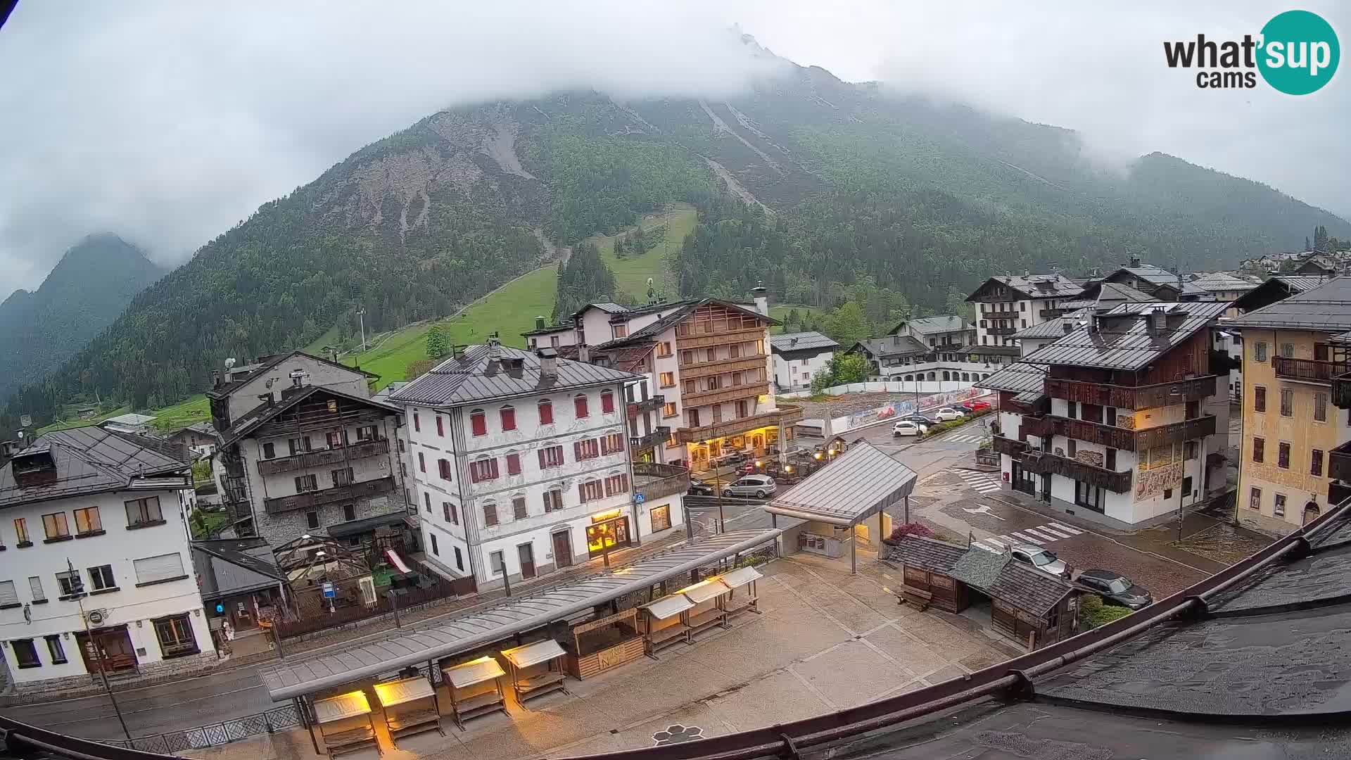 Piazza centrale di Forni di Sopra