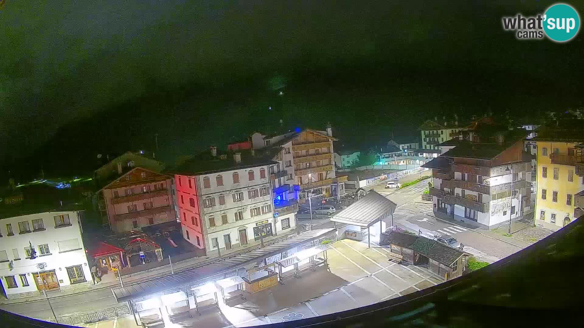 Piazza centrale di Forni di Sopra
