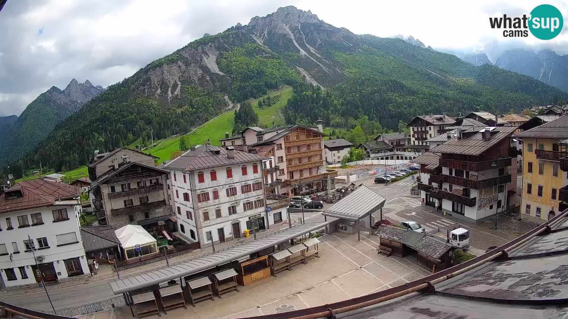 Plaza principal de Forni di Sopra