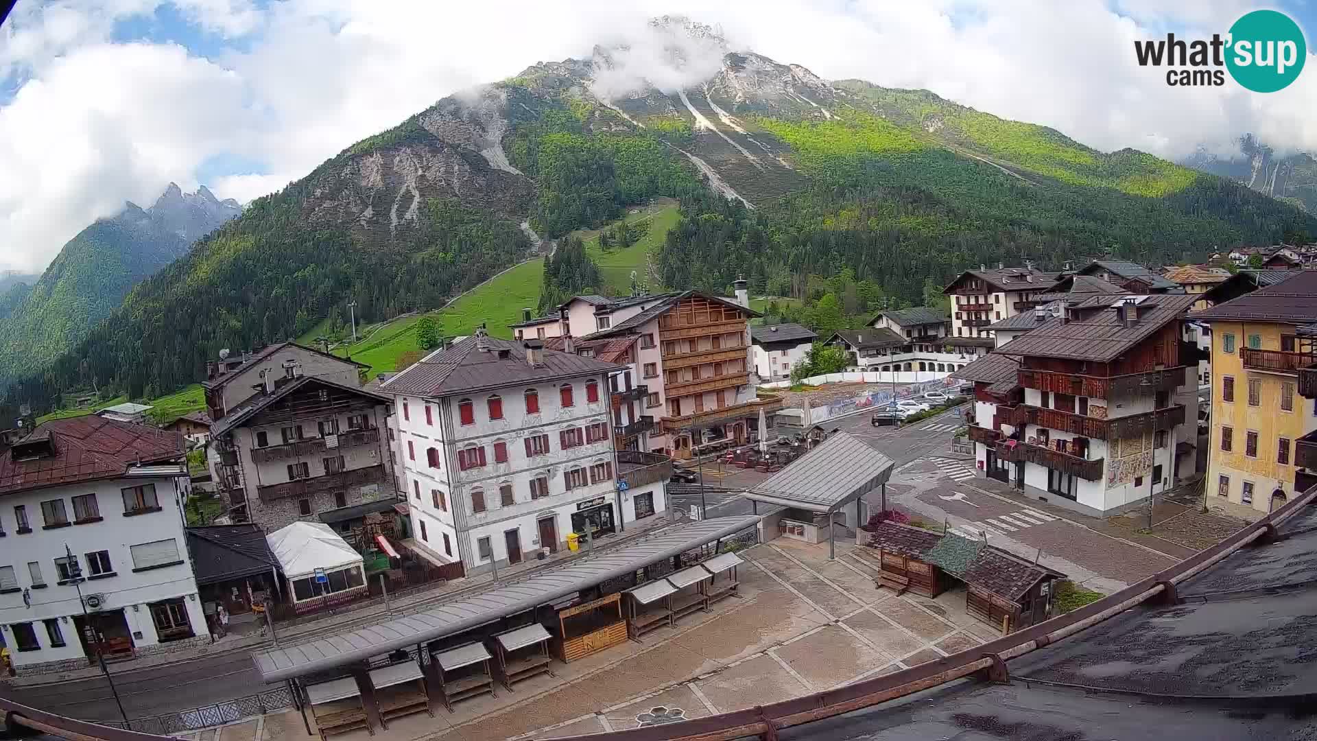 Piazza centrale di Forni di Sopra