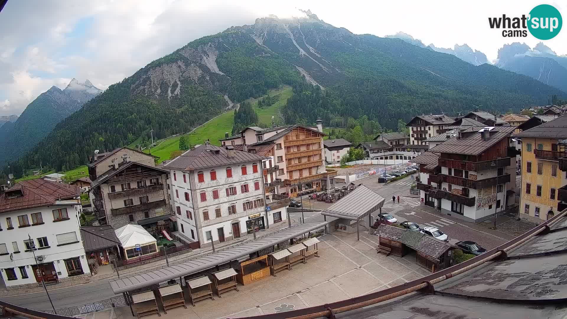 Plaza principal de Forni di Sopra