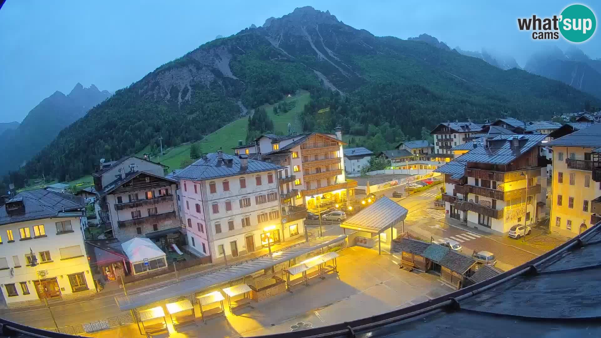 Piazza centrale di Forni di Sopra