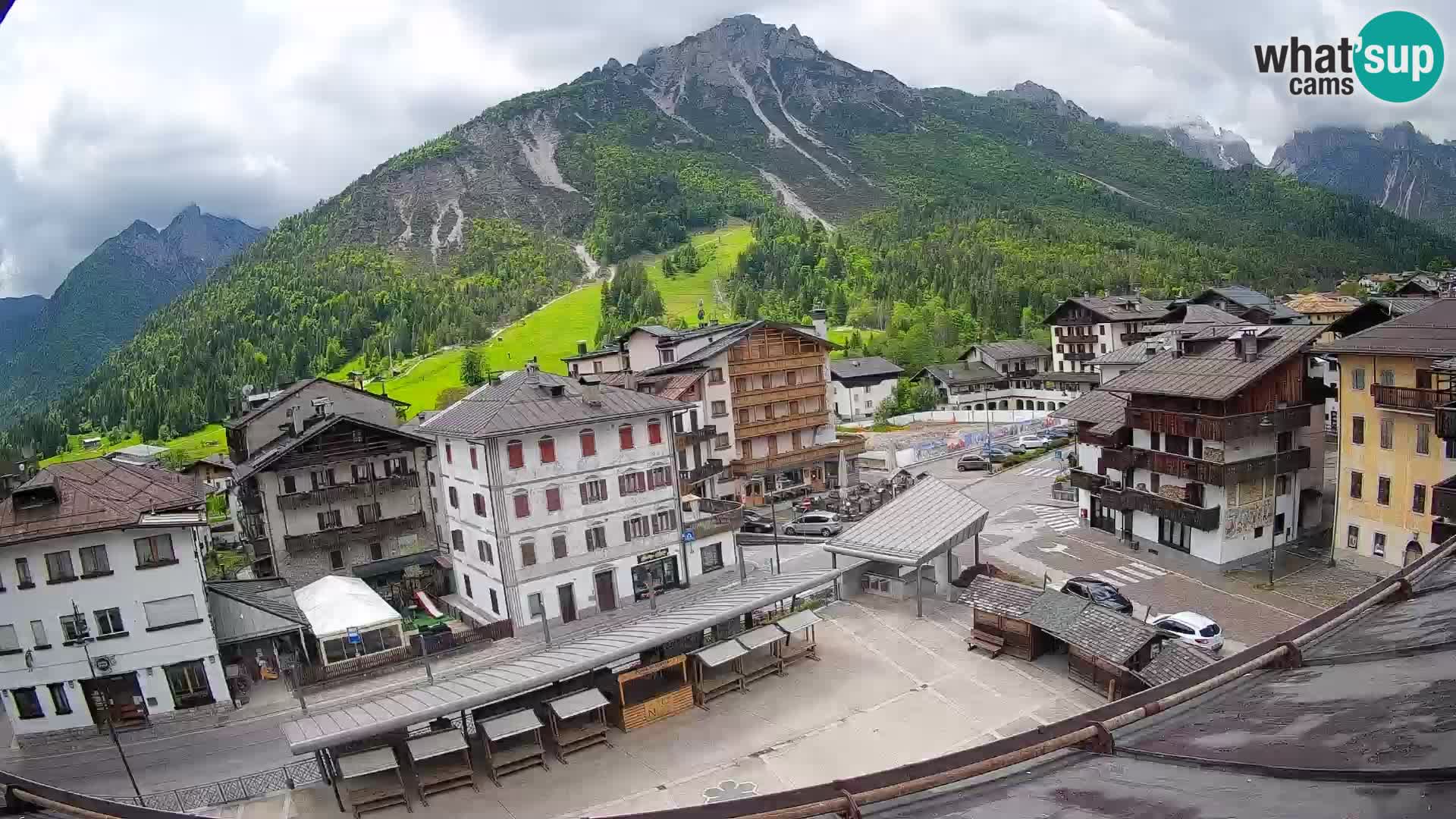 Piazza centrale di Forni di Sopra