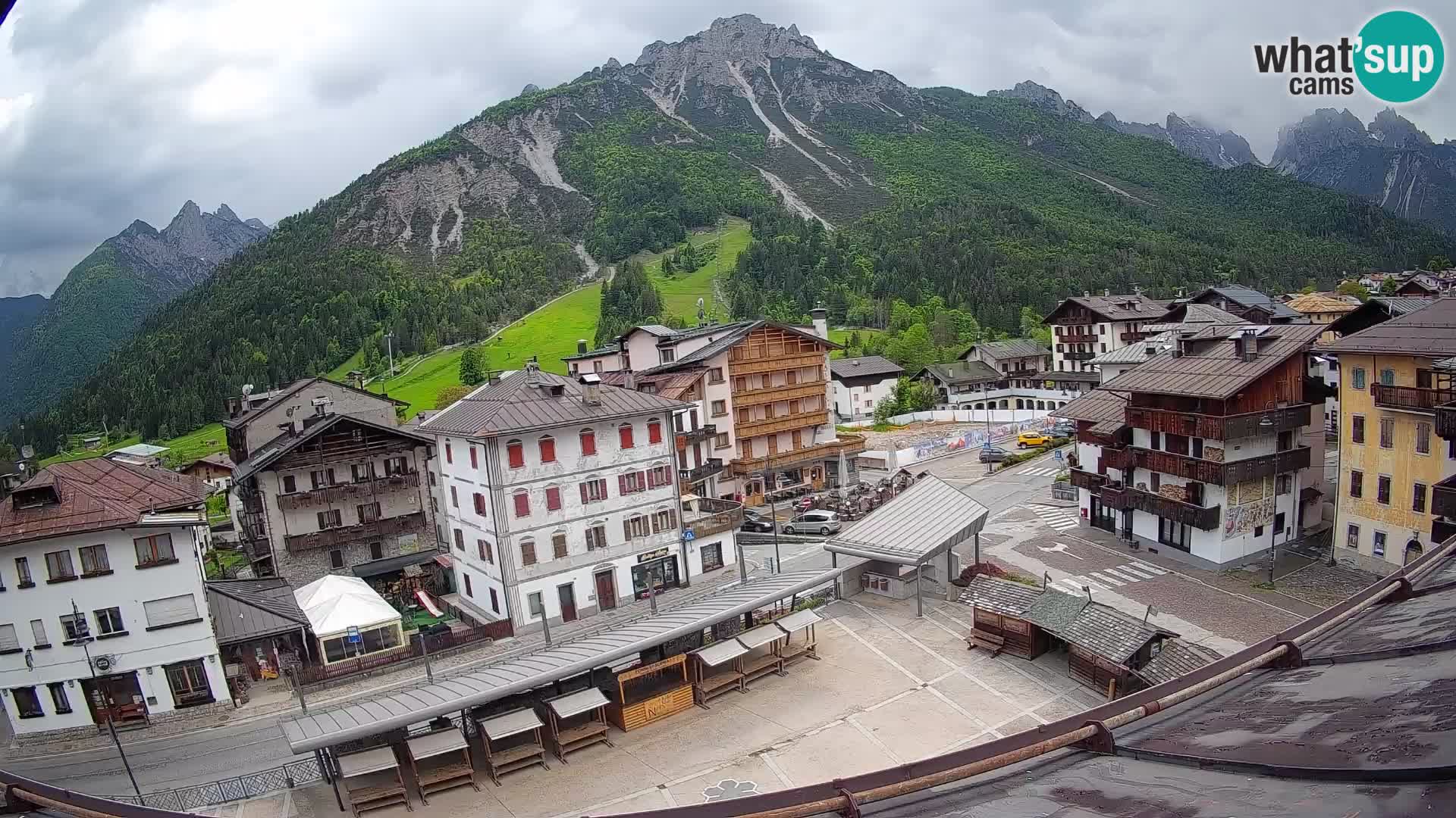 Piazza centrale di Forni di Sopra