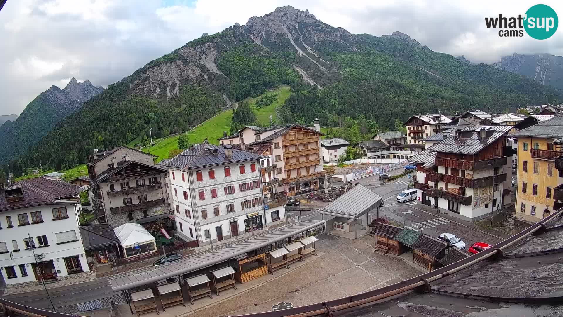 Piazza centrale di Forni di Sopra