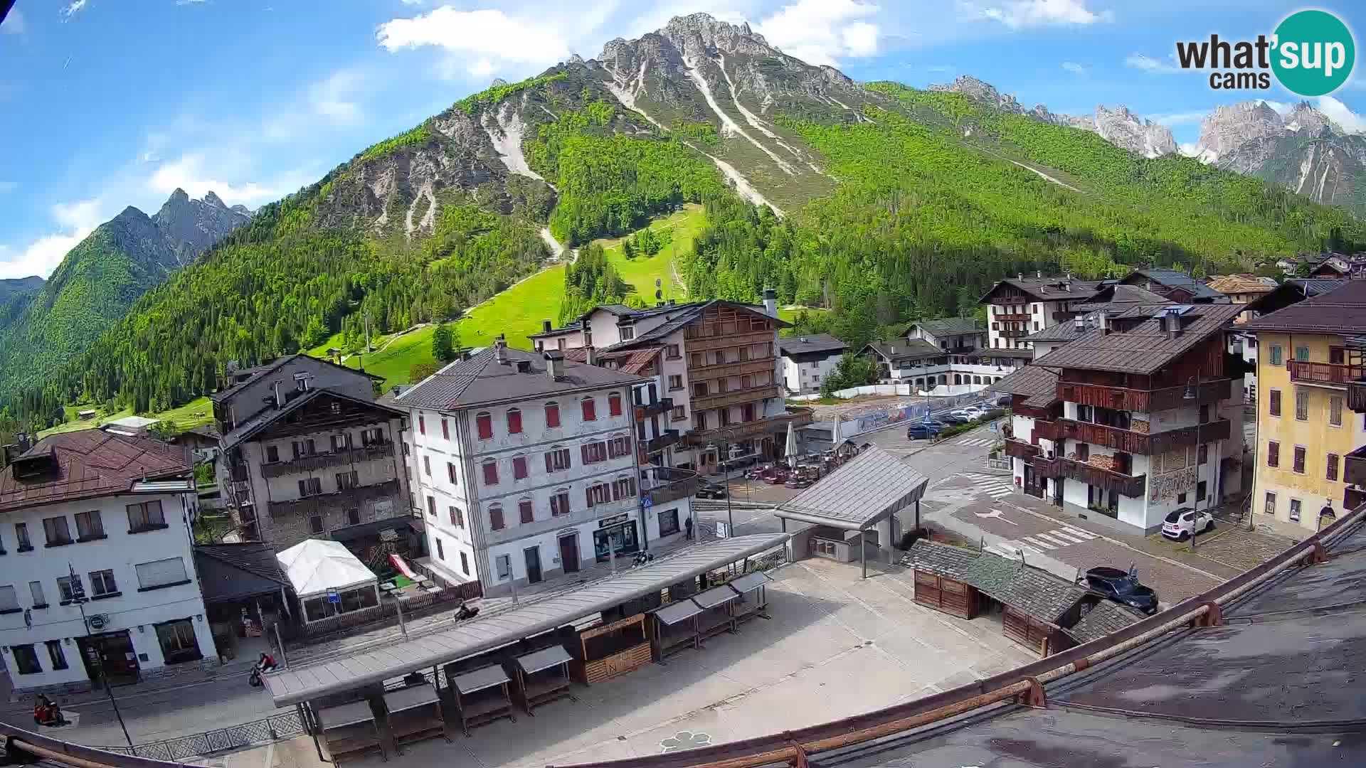 Plaza principal de Forni di Sopra