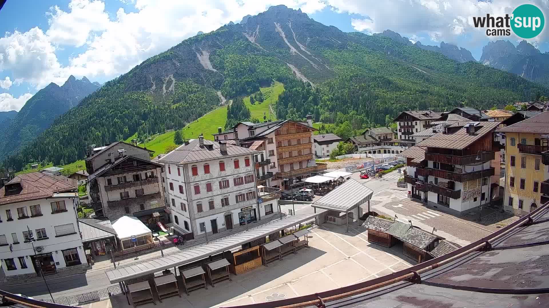 Plaza principal de Forni di Sopra