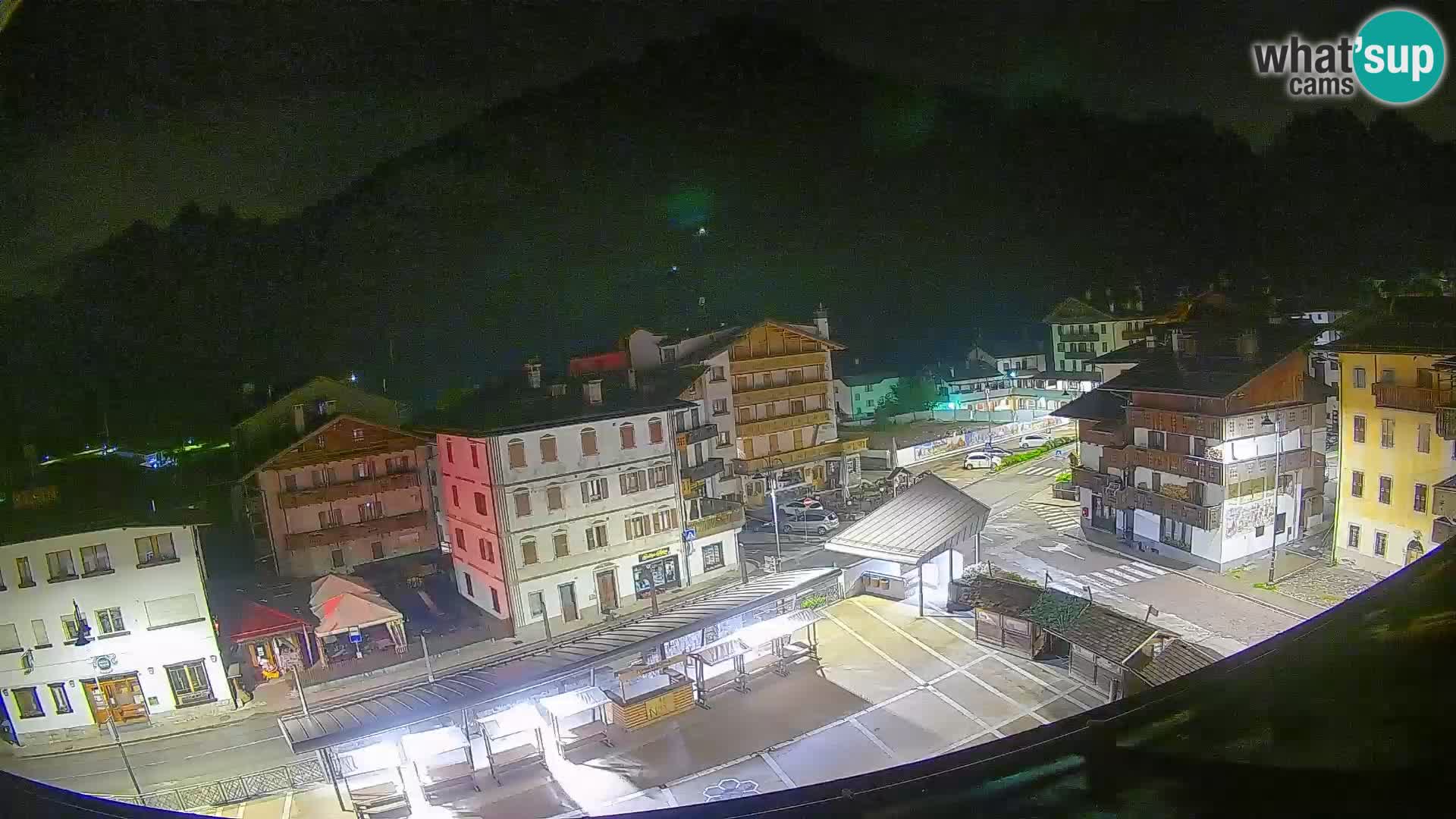 Piazza centrale di Forni di Sopra