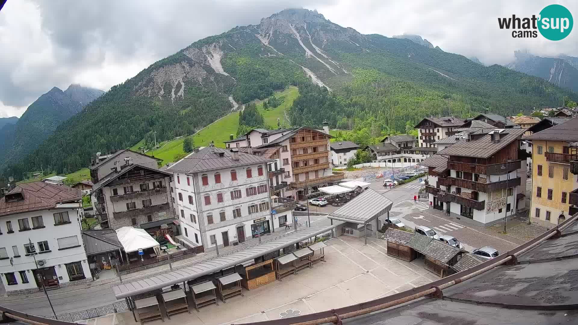 Piazza centrale di Forni di Sopra