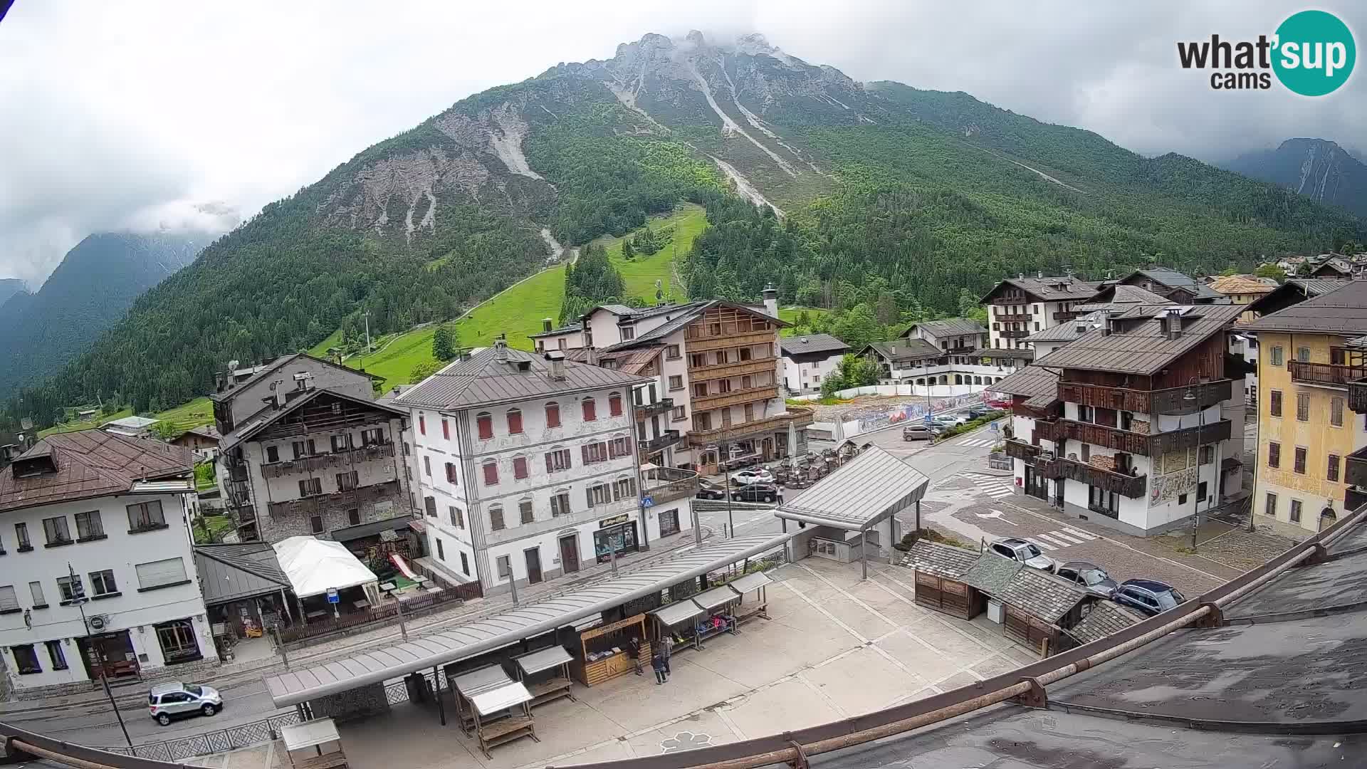 Piazza centrale di Forni di Sopra