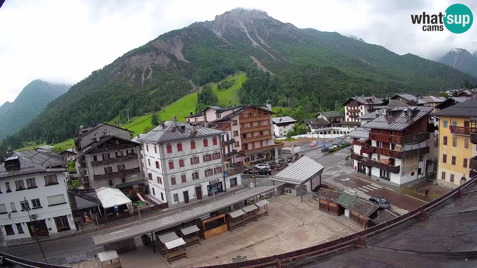 Plaza principal de Forni di Sopra