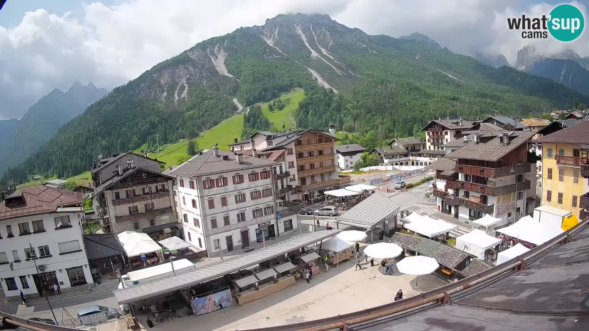 Piazza centrale di Forni di Sopra