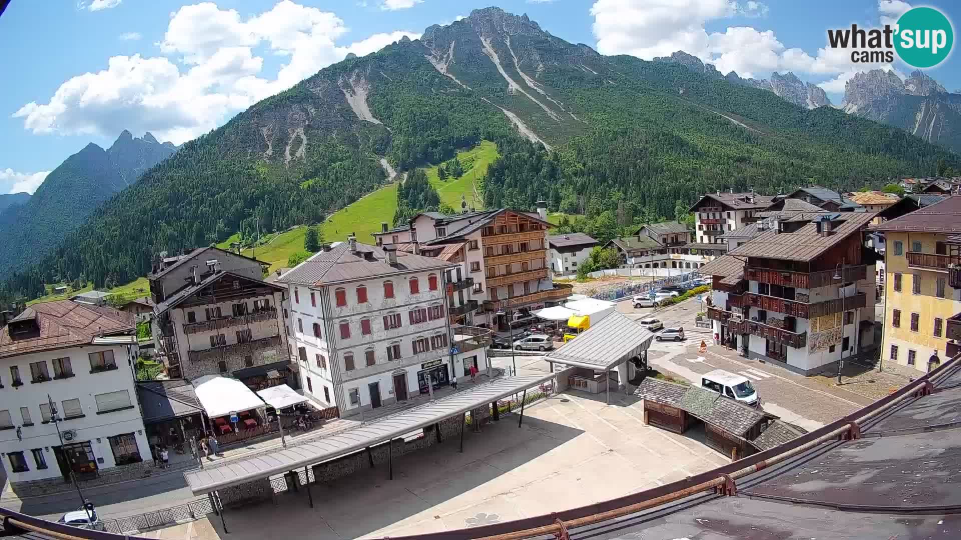 Plaza principal de Forni di Sopra