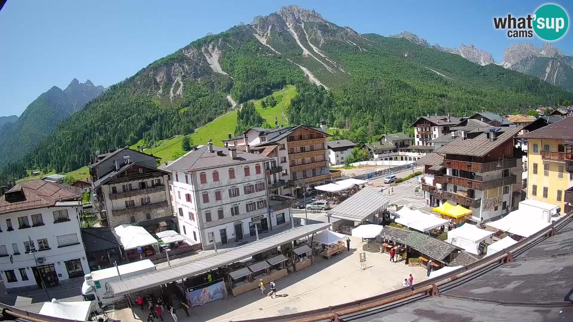 Plaza principal de Forni di Sopra