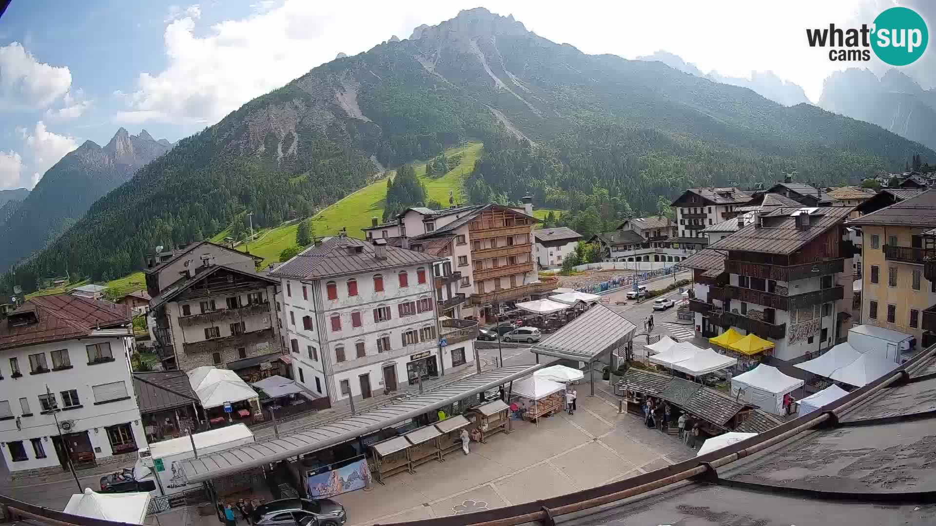 Piazza centrale di Forni di Sopra