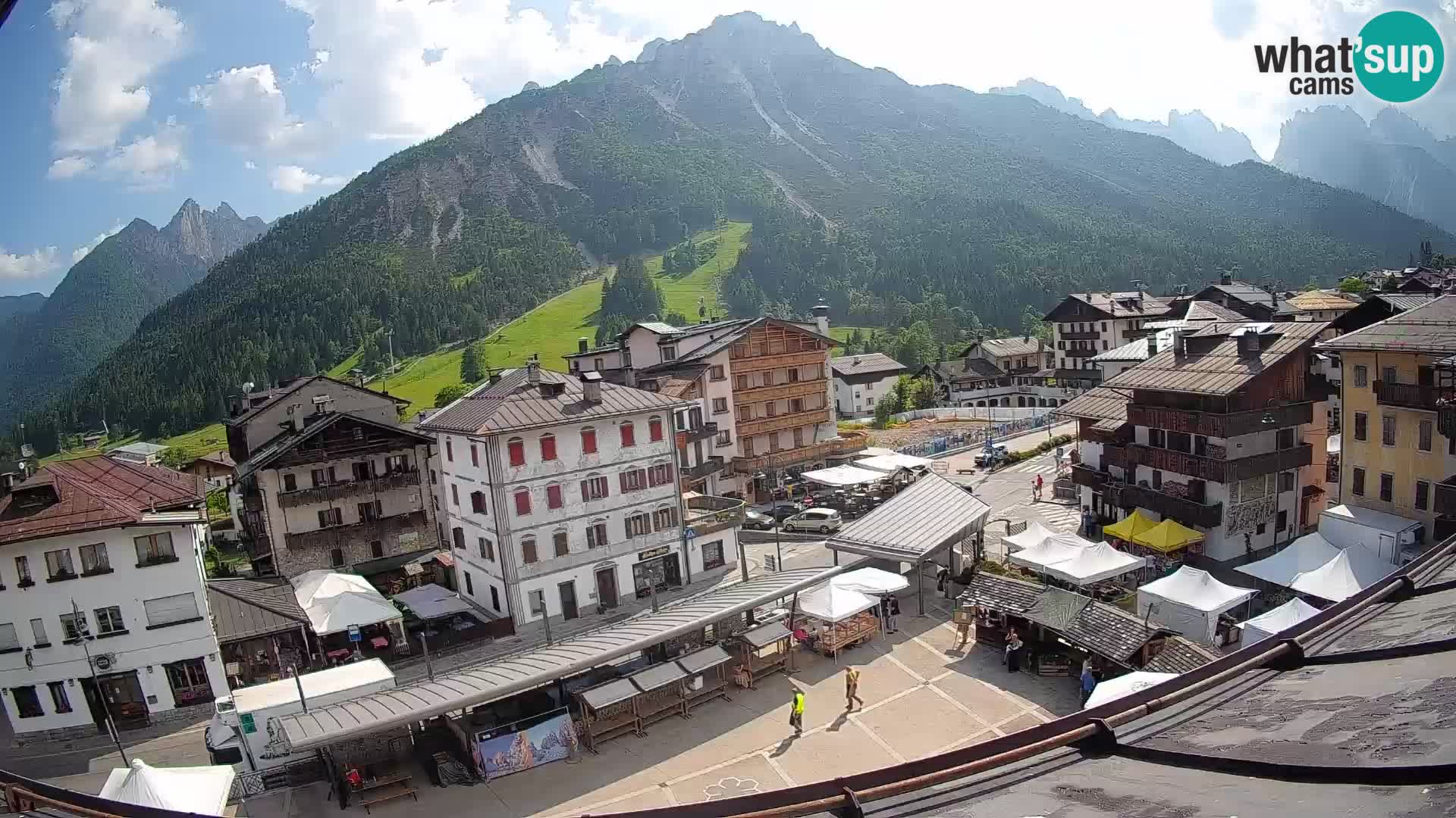 Piazza centrale di Forni di Sopra