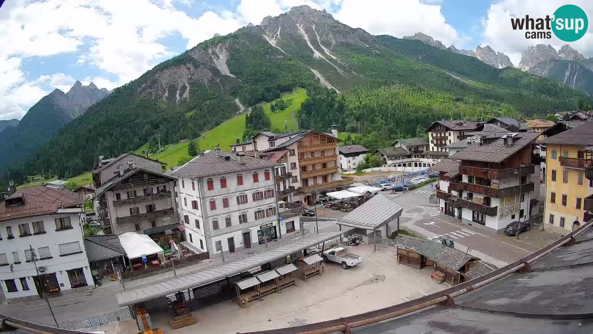 Piazza centrale di Forni di Sopra