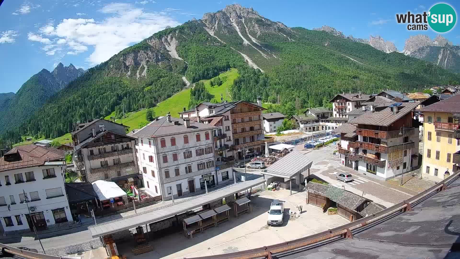 Plaza principal de Forni di Sopra