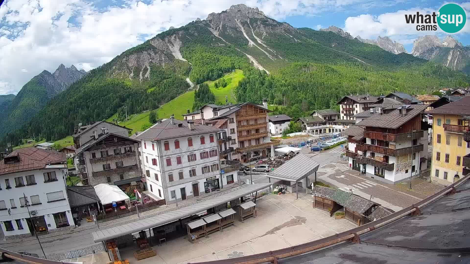 Piazza centrale di Forni di Sopra