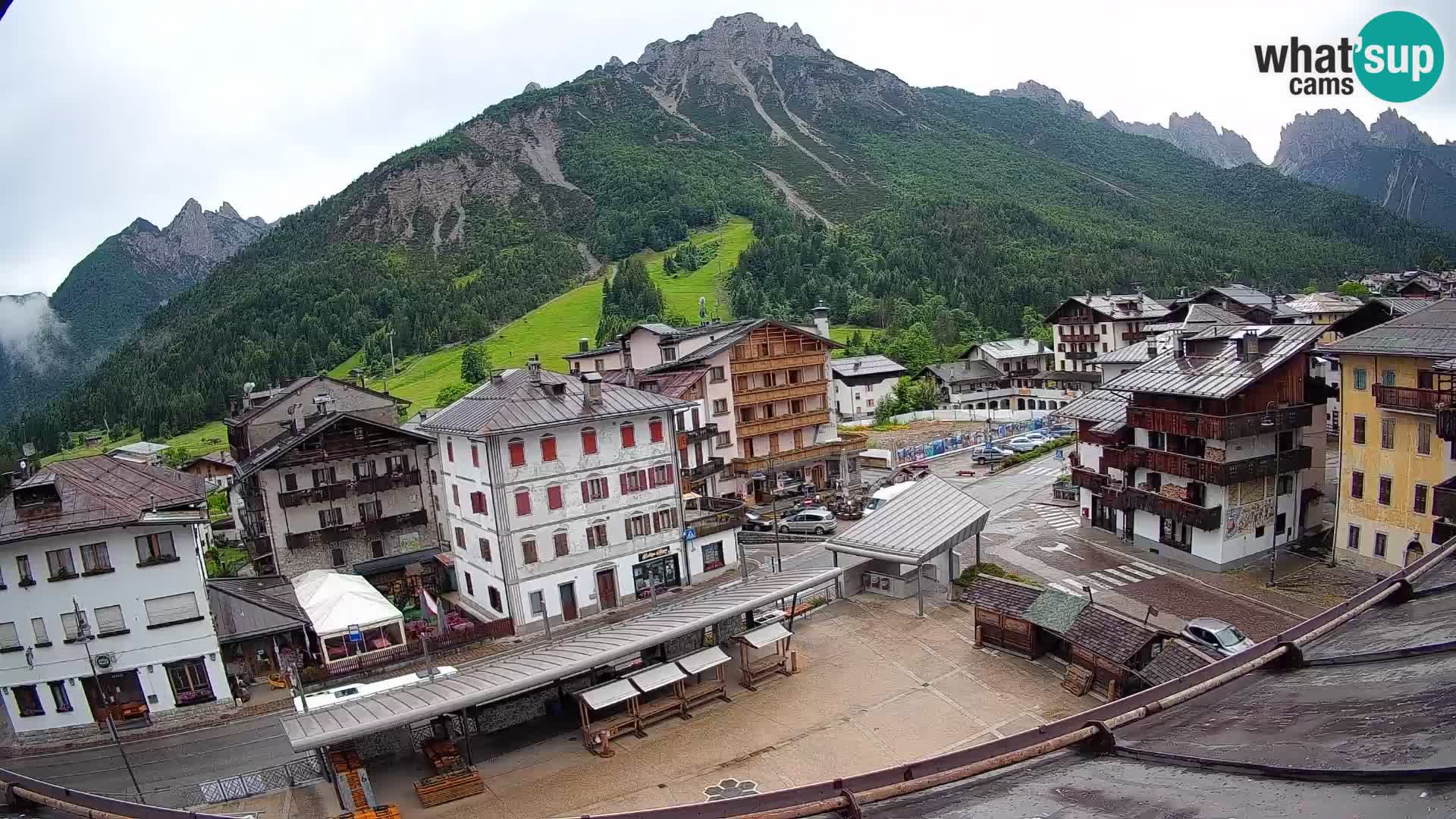 Piazza centrale di Forni di Sopra