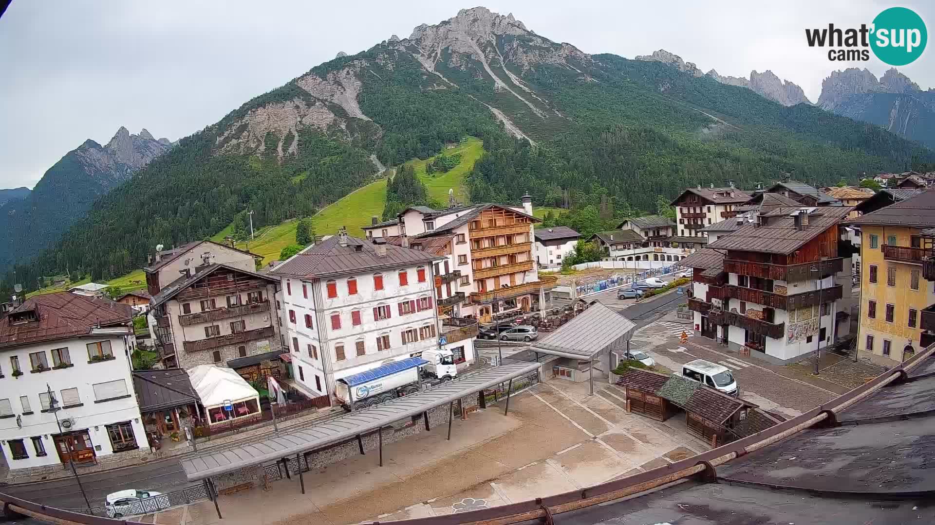 Piazza centrale di Forni di Sopra
